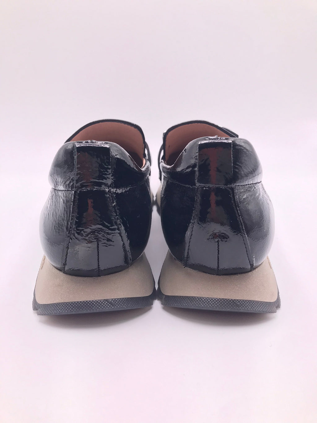 MOCASSIM PLATAFORMA HISPANITAS PRETO COURO FIVELA H LOGO PRATA TRATORADO