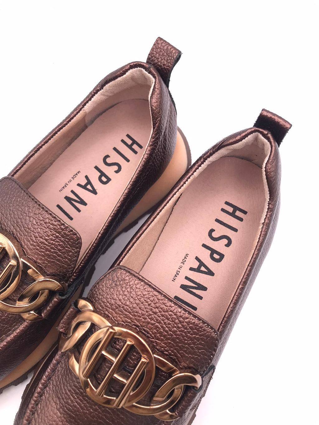 MOCASSIM PLATAFORMA HISPANITAS CASTANHO COBRE FIVELA DOURADA TRATORADO CORRENTE H LOGO
