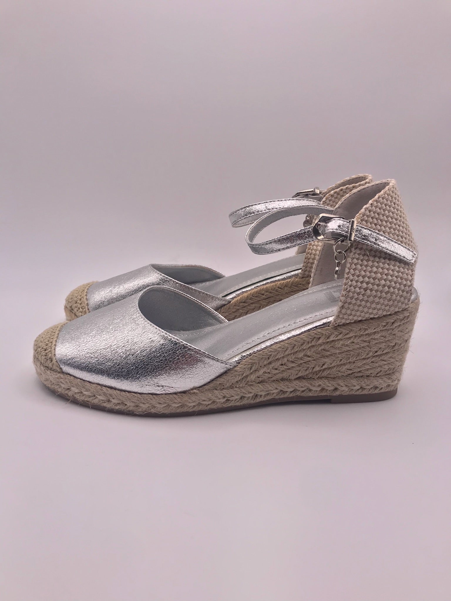 SALTO CUNHA REFRESH PRATA ECO PELE MACRAME ENTRELACE