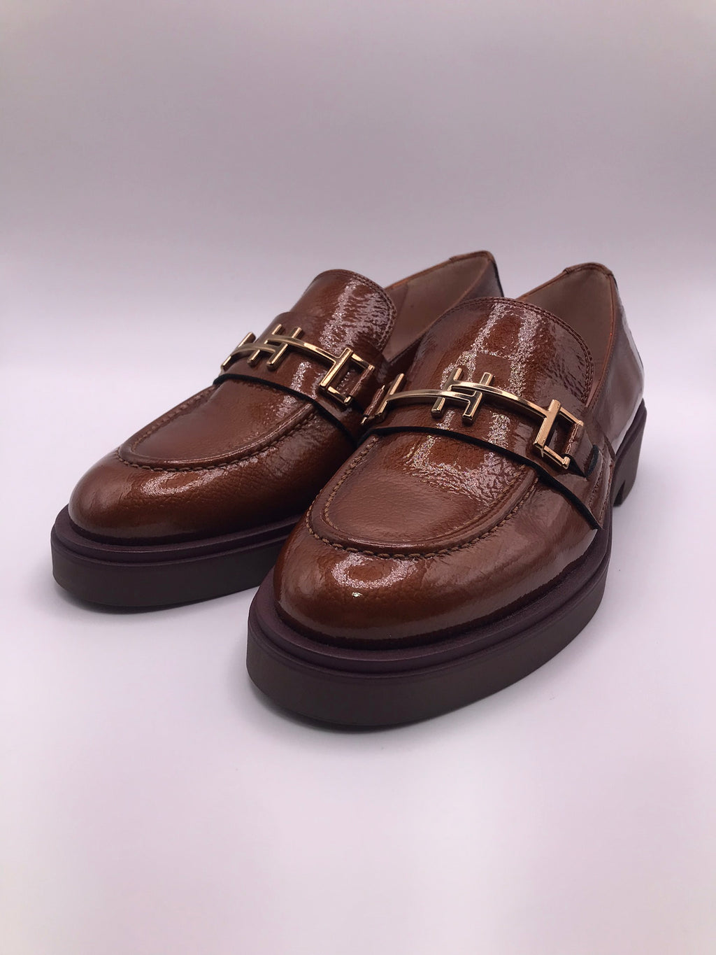MOCASSIM SALTO HISPANITAS CASTANHO COURO FIVELA DOURADA H LOGO