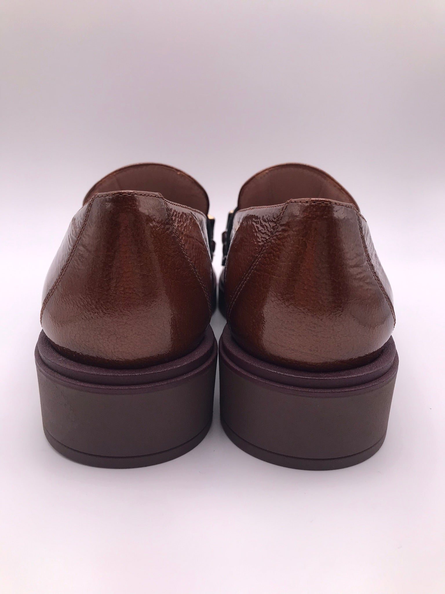MOCASSIM SALTO HISPANITAS CASTANHO COURO FIVELA DOURADA H LOGO