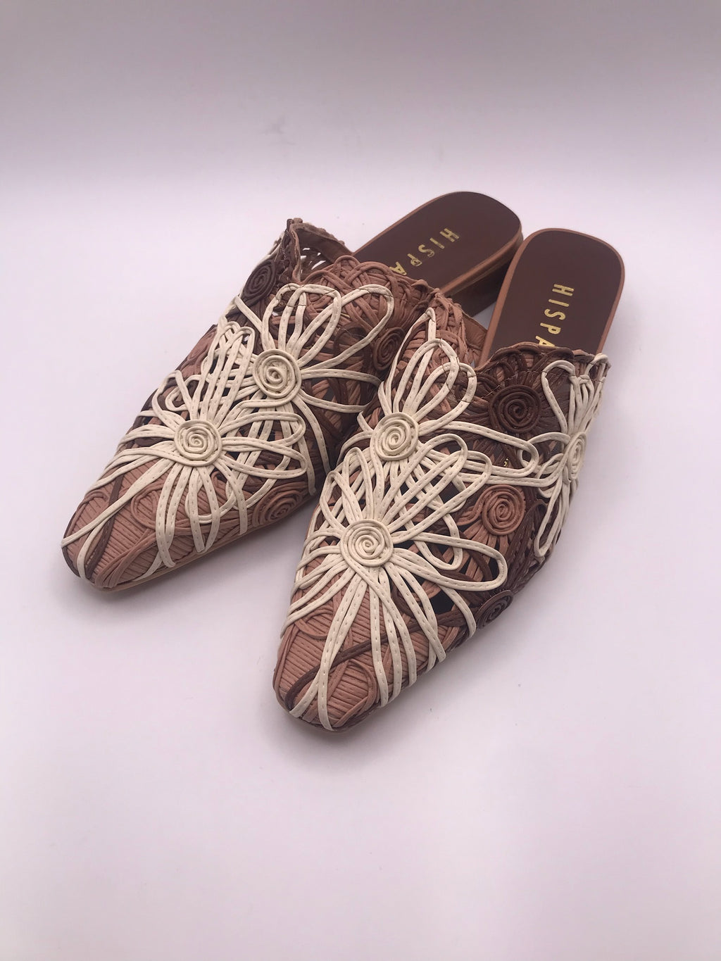 Mules Femininos Hispanitas de Ráfia Entrelaçada com Flores; Tamancos Rasos Salto Baixo; Sapatos de Verão Estilo Boho Confortáveis