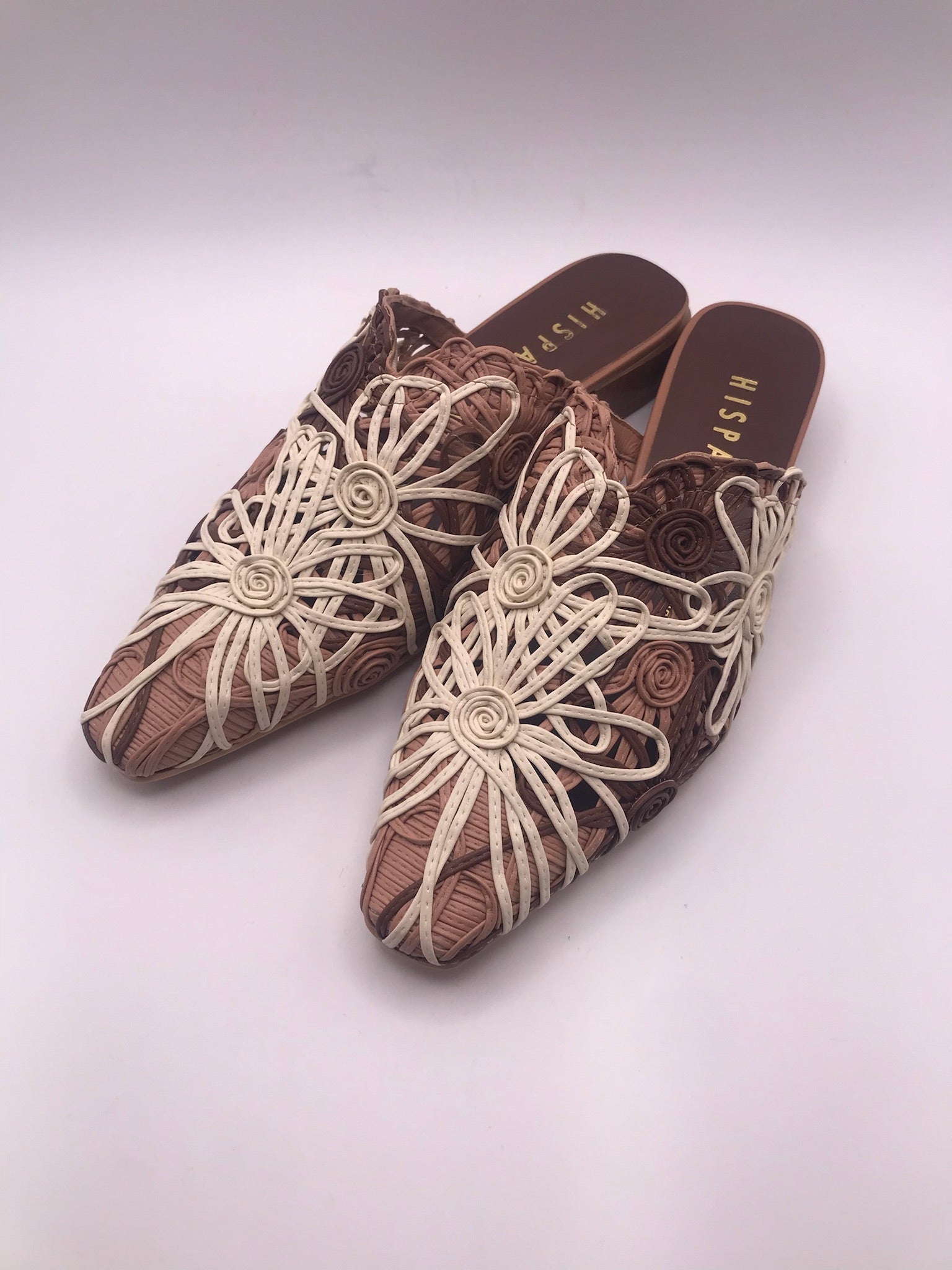 Mules Femininos Hispanitas de Ráfia Entrelaçada com Flores; Tamancos Rasos Salto Baixo; Sapatos de Verão Estilo Boho Confortáveis