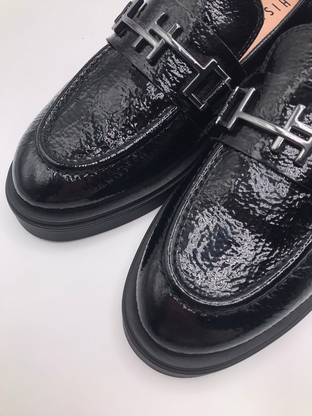 MOCASSIM SALTO HISPANITAS PRETO COURO FIVELA PRATA H LOGO