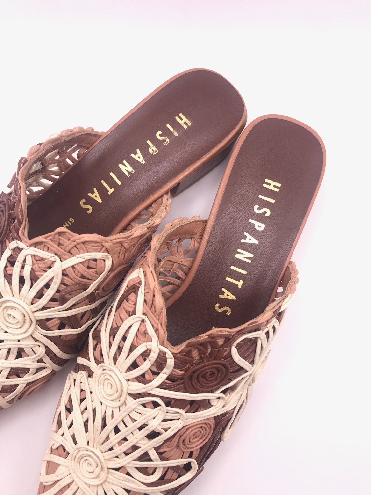 Mules Femininos Hispanitas de Ráfia Entrelaçada com Flores; Tamancos Rasos Salto Baixo; Sapatos de Verão Estilo Boho Confortáveis