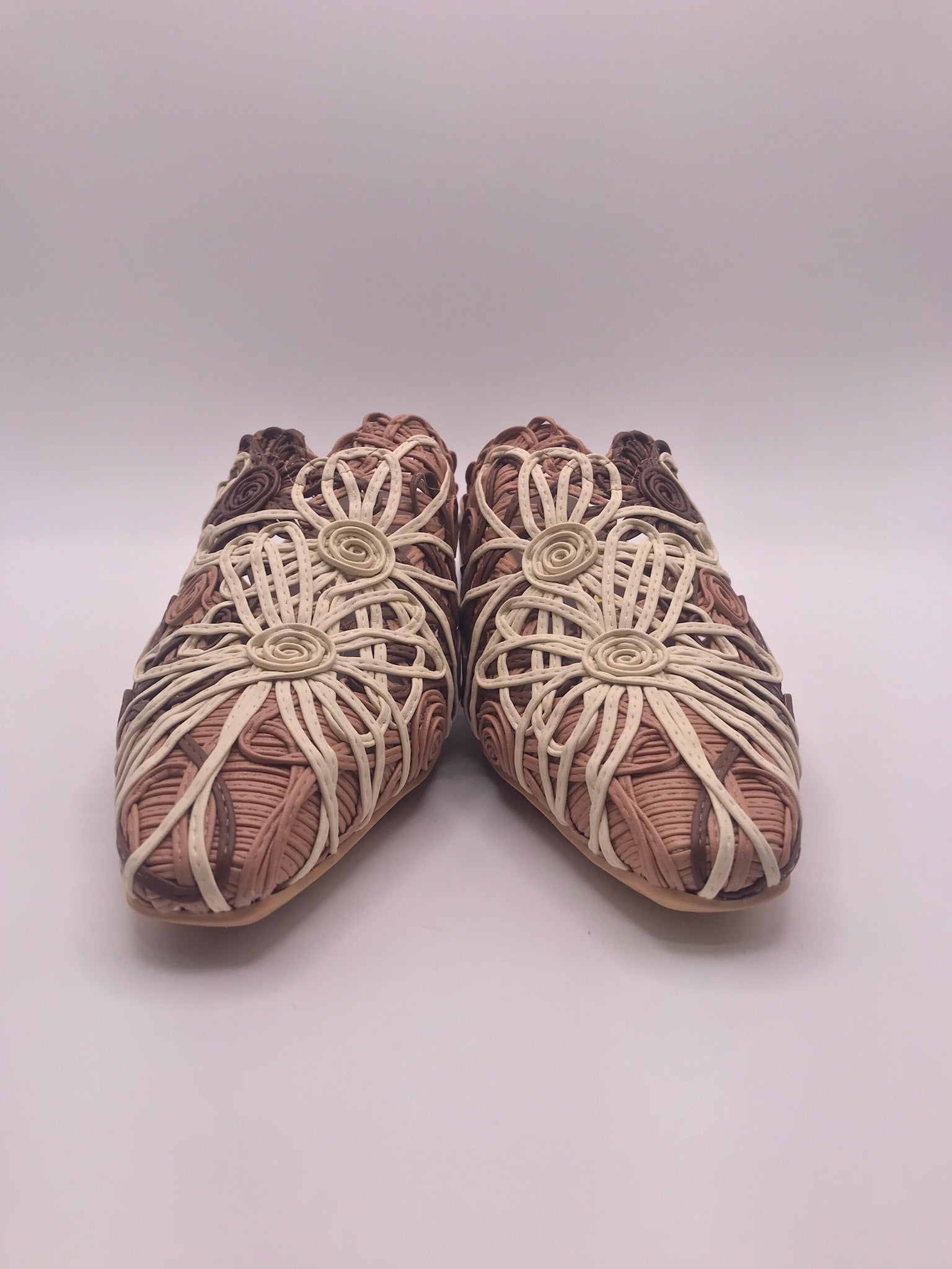 Mules Femininos Hispanitas de Ráfia Entrelaçada com Flores; Tamancos Rasos Salto Baixo; Sapatos de Verão Estilo Boho Confortáveis