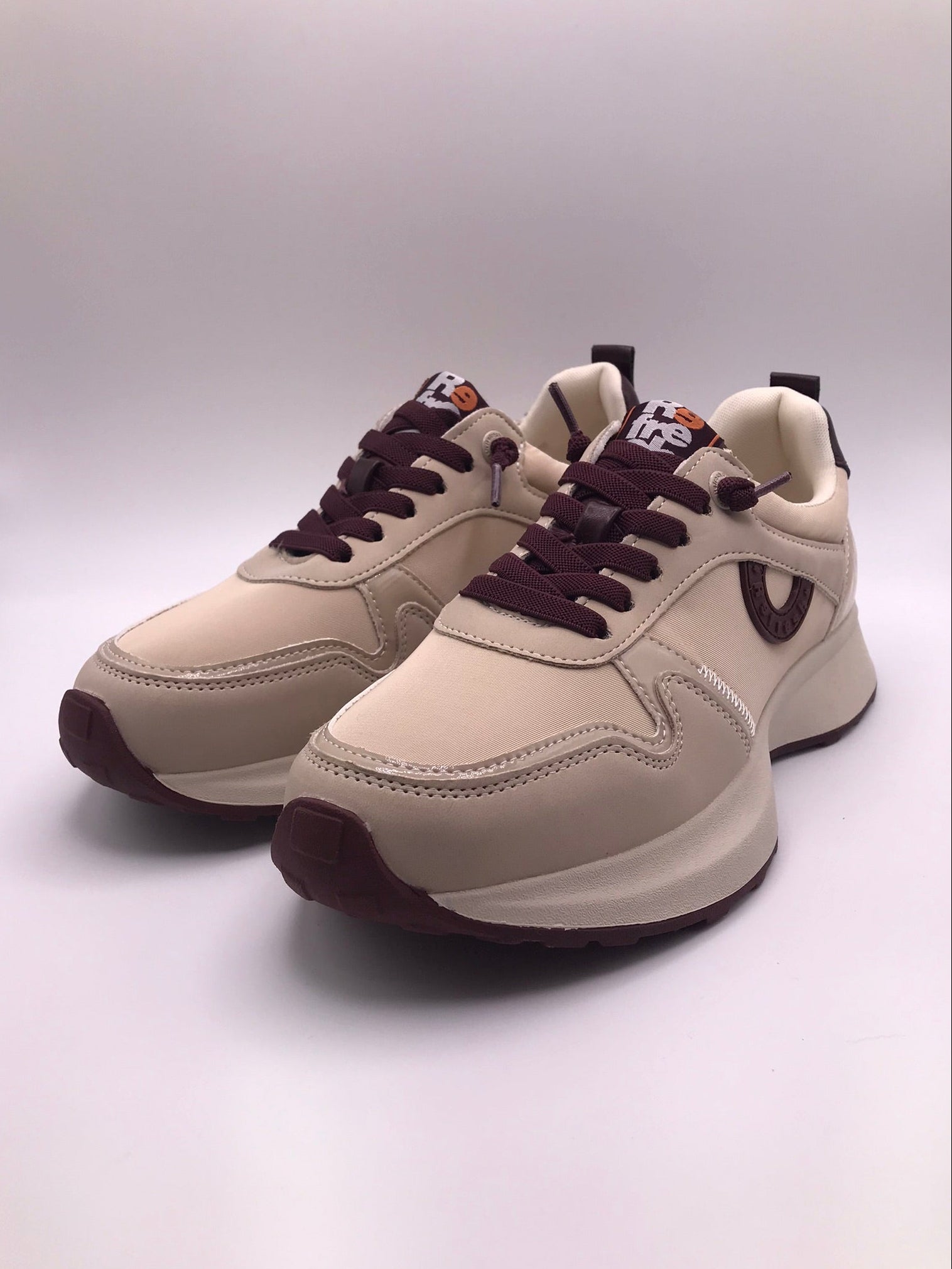 TÊNIS REFRESH BEGE BORDO TECIDO SPORT LOGO LATERAL ECO PELE COBRA ATACADORES