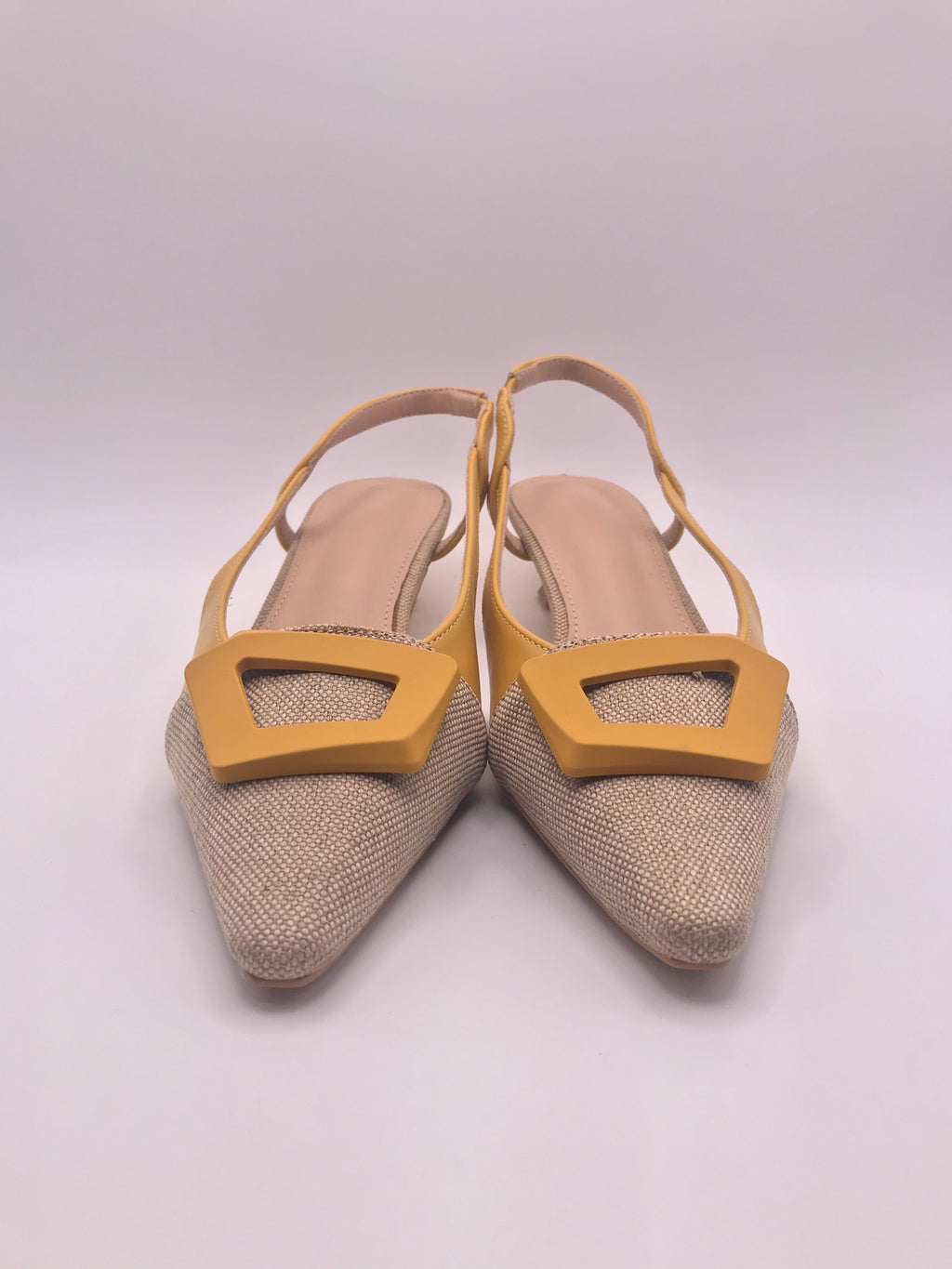 SABRINA SALTO MULLET LALA AMARELO BEGE BICUDO SCARPIN