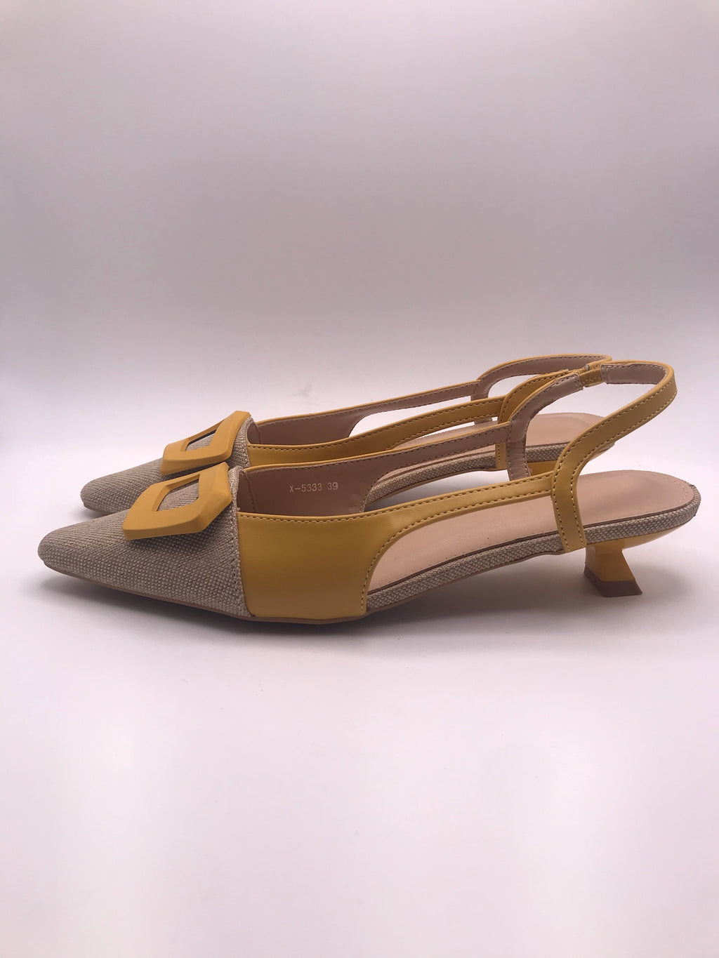 SABRINA SALTO MULLET LALA AMARELO BEGE BICUDO SCARPIN