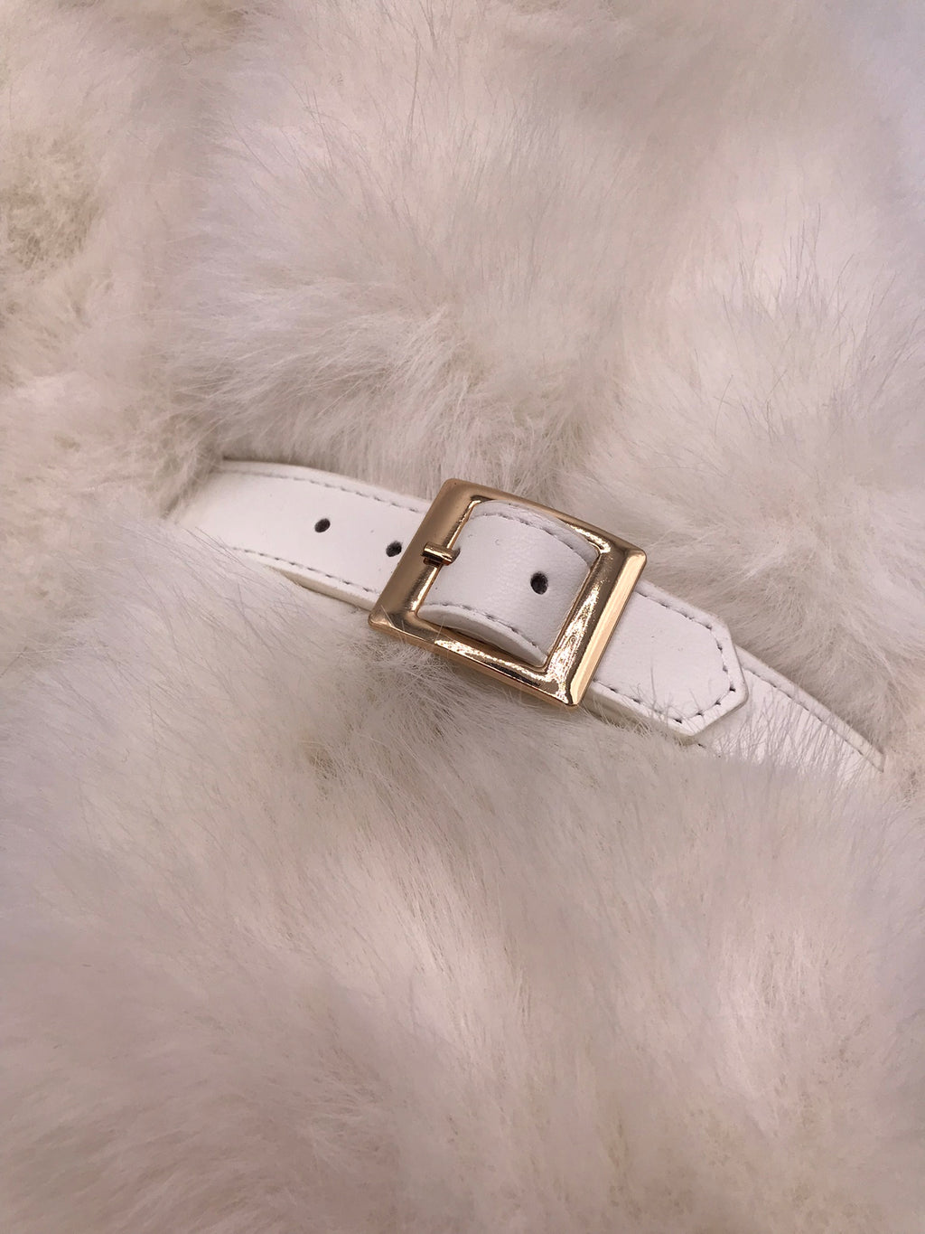 CACHECOL PELOS BRANCO FECHO CINTO FIVELA