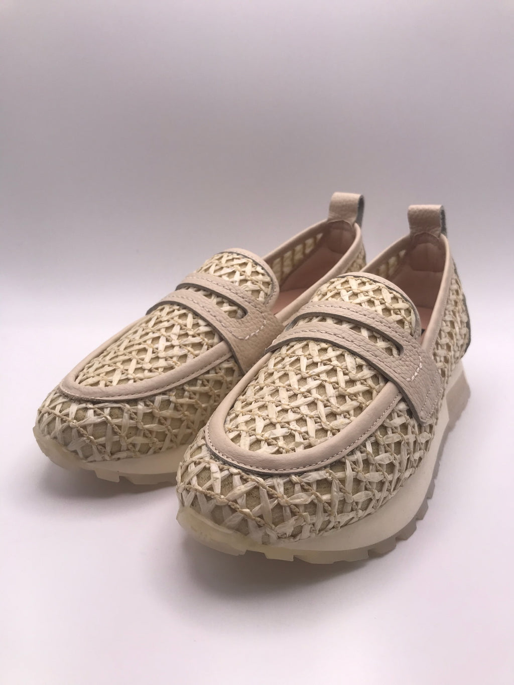 Sapatos Moccasins Femininos Hispanitas em Ráfia Entrelaçada Bege, Ténis de Verão com Sola de Plataforma Confortável, Calçado Casual e Elegante de Estilo Slip-on para Senhora.