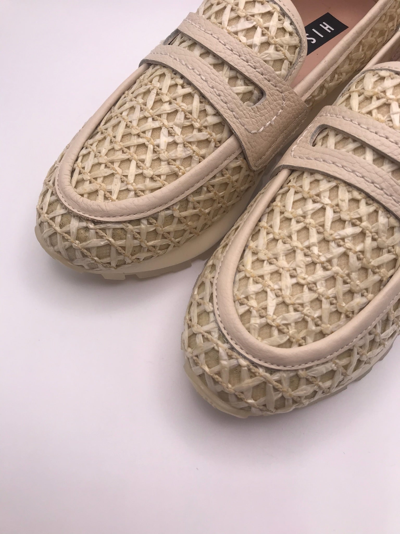 Sapatos Moccasins Femininos Hispanitas em Ráfia Entrelaçada Bege, Ténis de Verão com Sola de Plataforma Confortável, Calçado Casual e Elegante de Estilo Slip-on para Senhora.