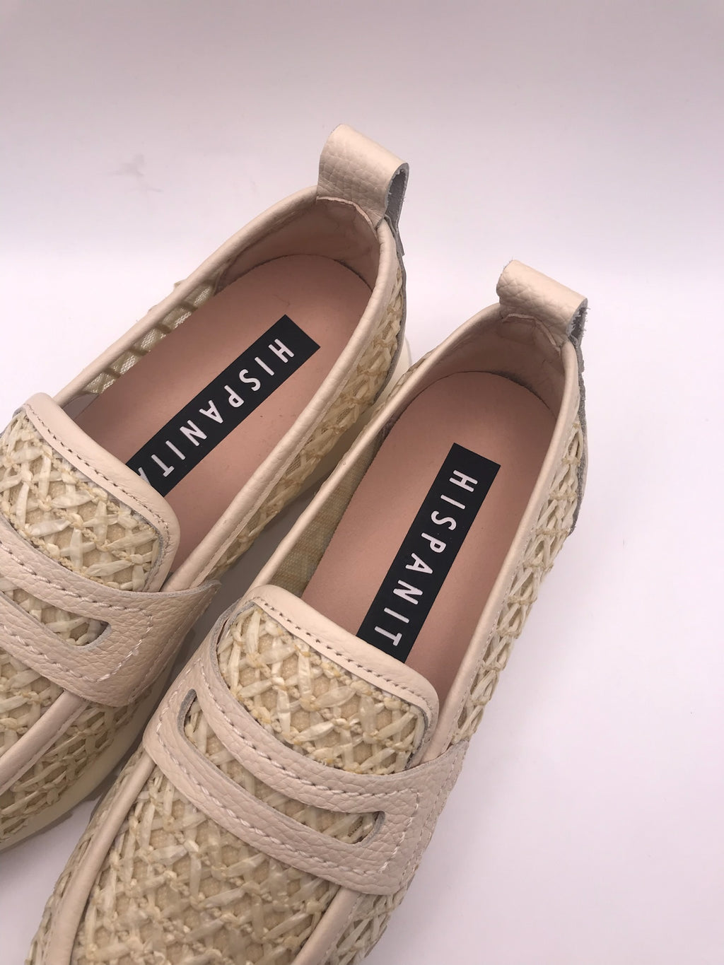 Sapatos Moccasins Femininos Hispanitas em Ráfia Entrelaçada Bege, Ténis de Verão com Sola de Plataforma Confortável, Calçado Casual e Elegante de Estilo Slip-on para Senhora.