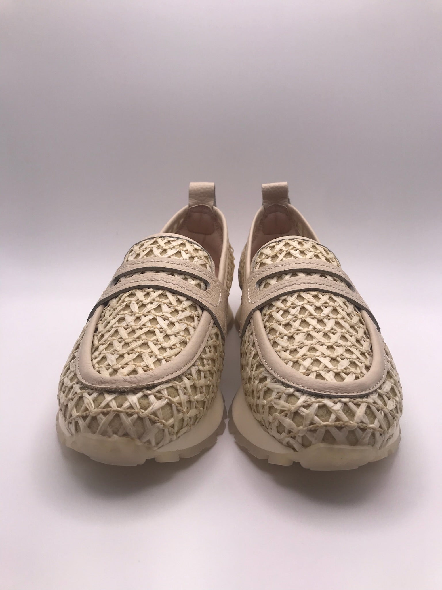 Sapatos Moccasins Femininos Hispanitas em Ráfia Entrelaçada Bege, Ténis de Verão com Sola de Plataforma Confortável, Calçado Casual e Elegante de Estilo Slip-on para Senhora.