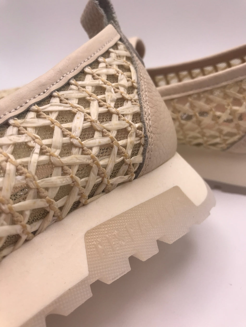 Sapatos Moccasins Femininos Hispanitas em Ráfia Entrelaçada Bege, Ténis de Verão com Sola de Plataforma Confortável, Calçado Casual e Elegante de Estilo Slip-on para Senhora.