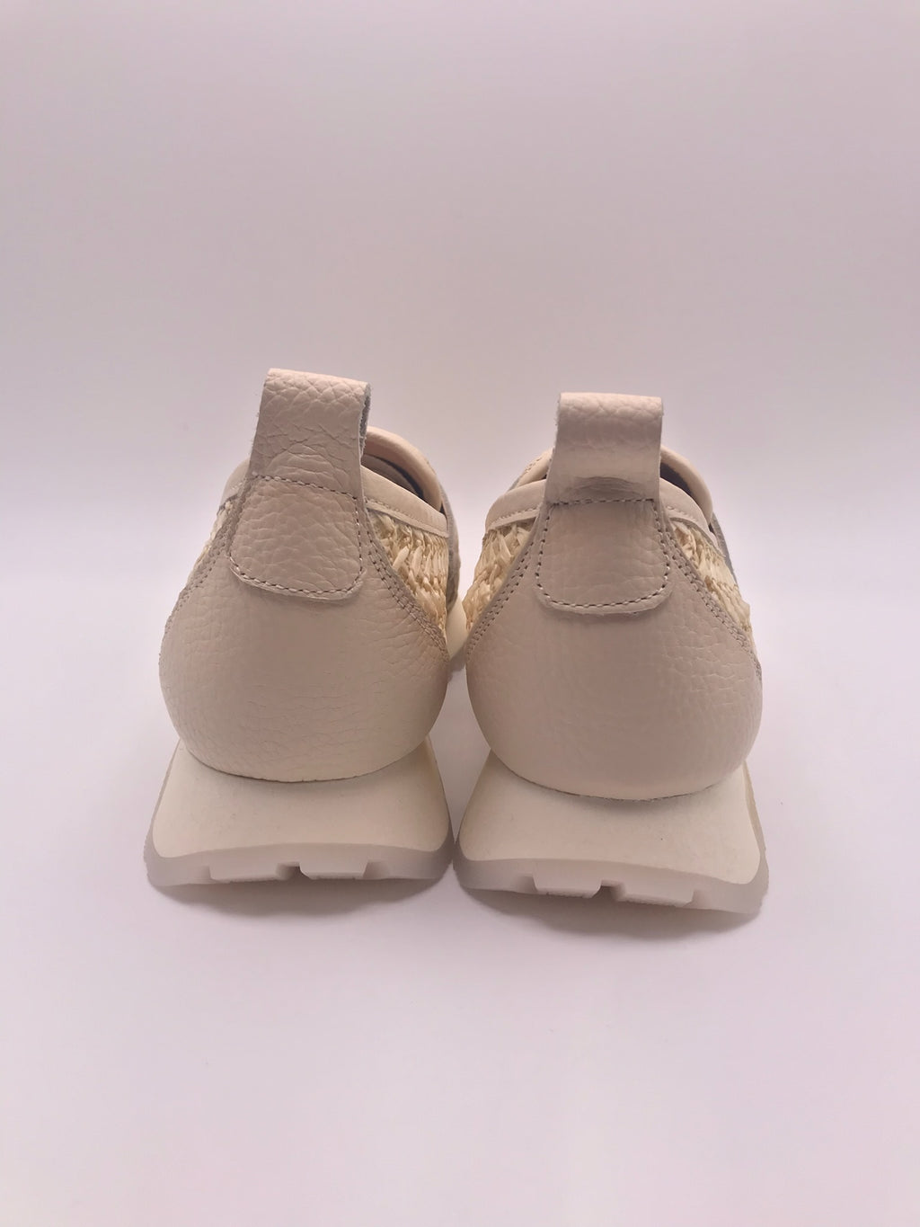 Sapatos Moccasins Femininos Hispanitas em Ráfia Entrelaçada Bege, Ténis de Verão com Sola de Plataforma Confortável, Calçado Casual e Elegante de Estilo Slip-on para Senhora.