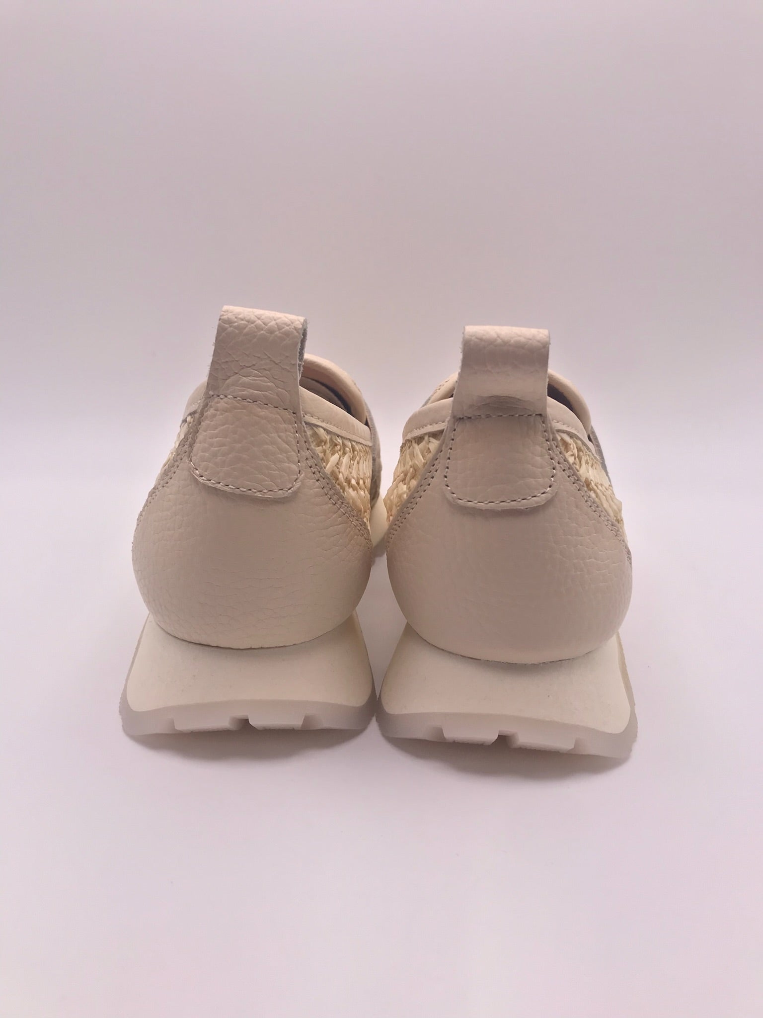 Sapatos Moccasins Femininos Hispanitas em Ráfia Entrelaçada Bege, Ténis de Verão com Sola de Plataforma Confortável, Calçado Casual e Elegante de Estilo Slip-on para Senhora.