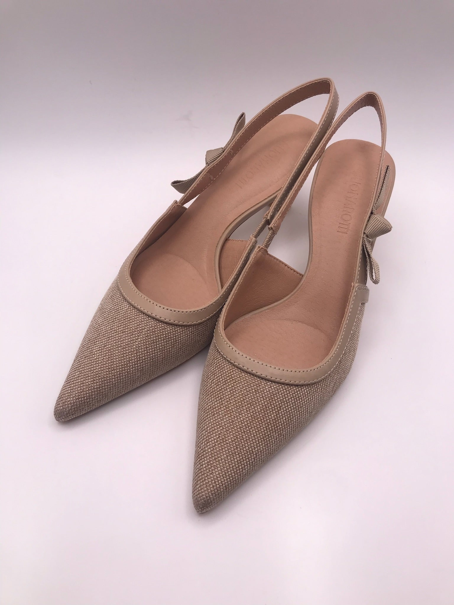 Sapatos de Salto Médio Slingback Femininos em Bege Apricot Buonarotti, Sandálias de Biqueira Fina com Detalhe de Laço, Calçado Elegante e Confortável para Eventos e Dia a Dia