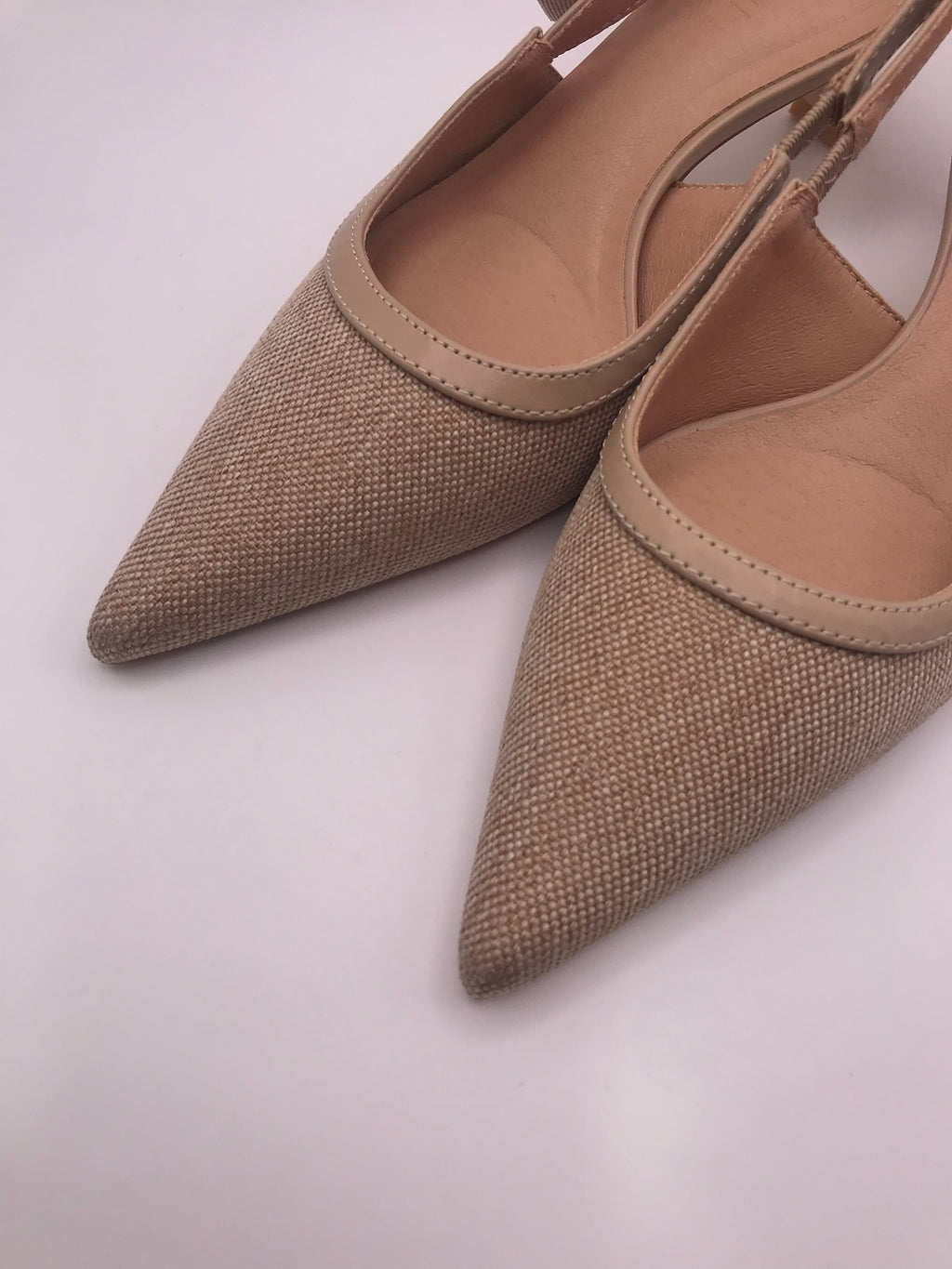 Sapatos de Salto Médio Slingback Femininos em Bege Apricot Buonarotti, Sandálias de Biqueira Fina com Detalhe de Laço, Calçado Elegante e Confortável para Eventos e Dia a Dia