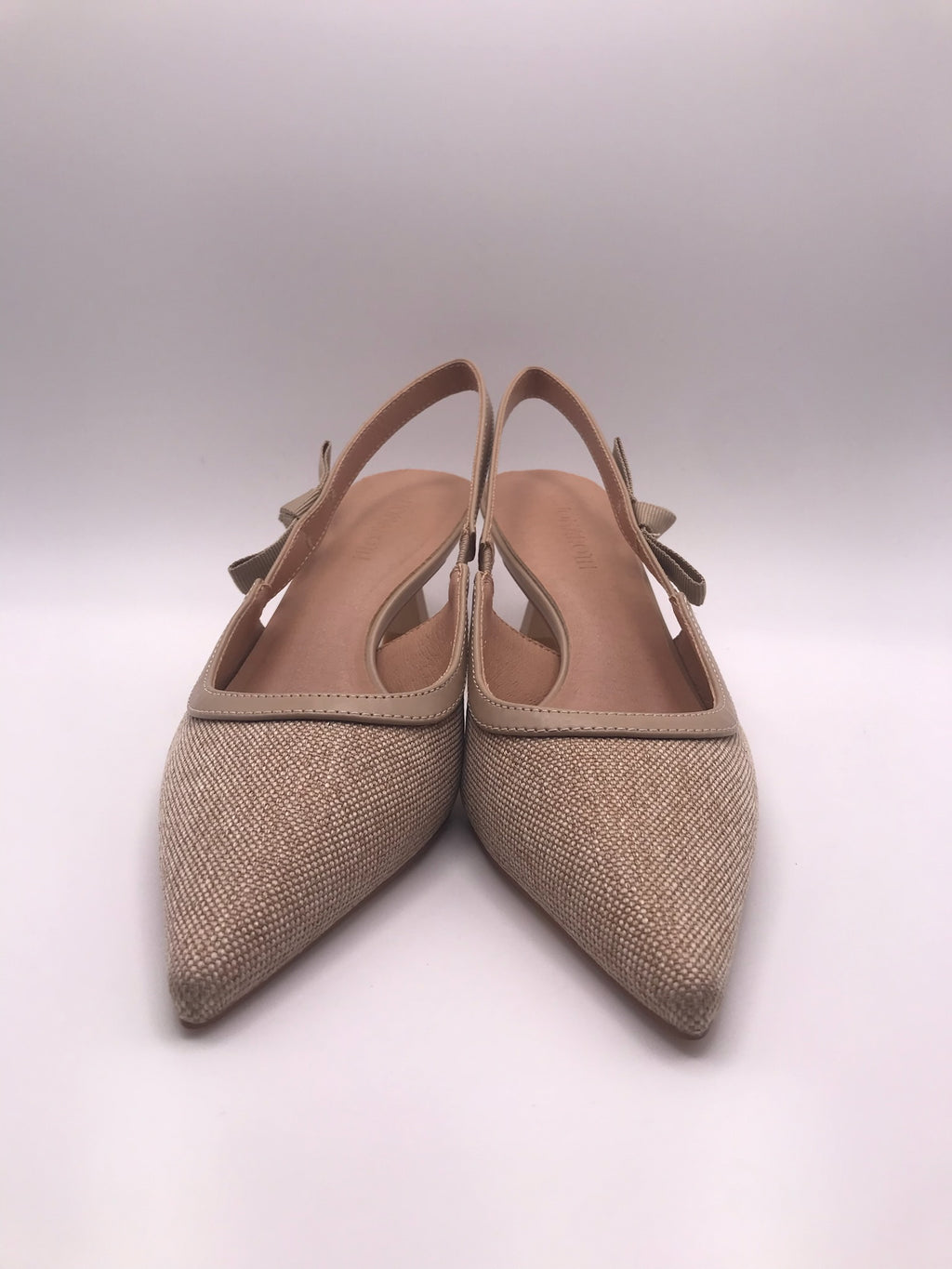 Sapatos de Salto Médio Slingback Femininos em Bege Apricot Buonarotti, Sandálias de Biqueira Fina com Detalhe de Laço, Calçado Elegante e Confortável para Eventos e Dia a Dia