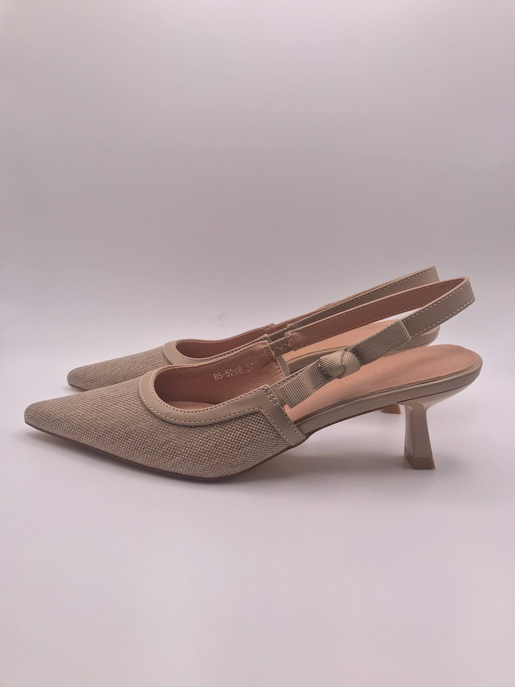 Sapatos de Salto Médio Slingback Femininos em Bege Apricot Buonarotti, Sandálias de Biqueira Fina com Detalhe de Laço, Calçado Elegante e Confortável para Eventos e Dia a Dia