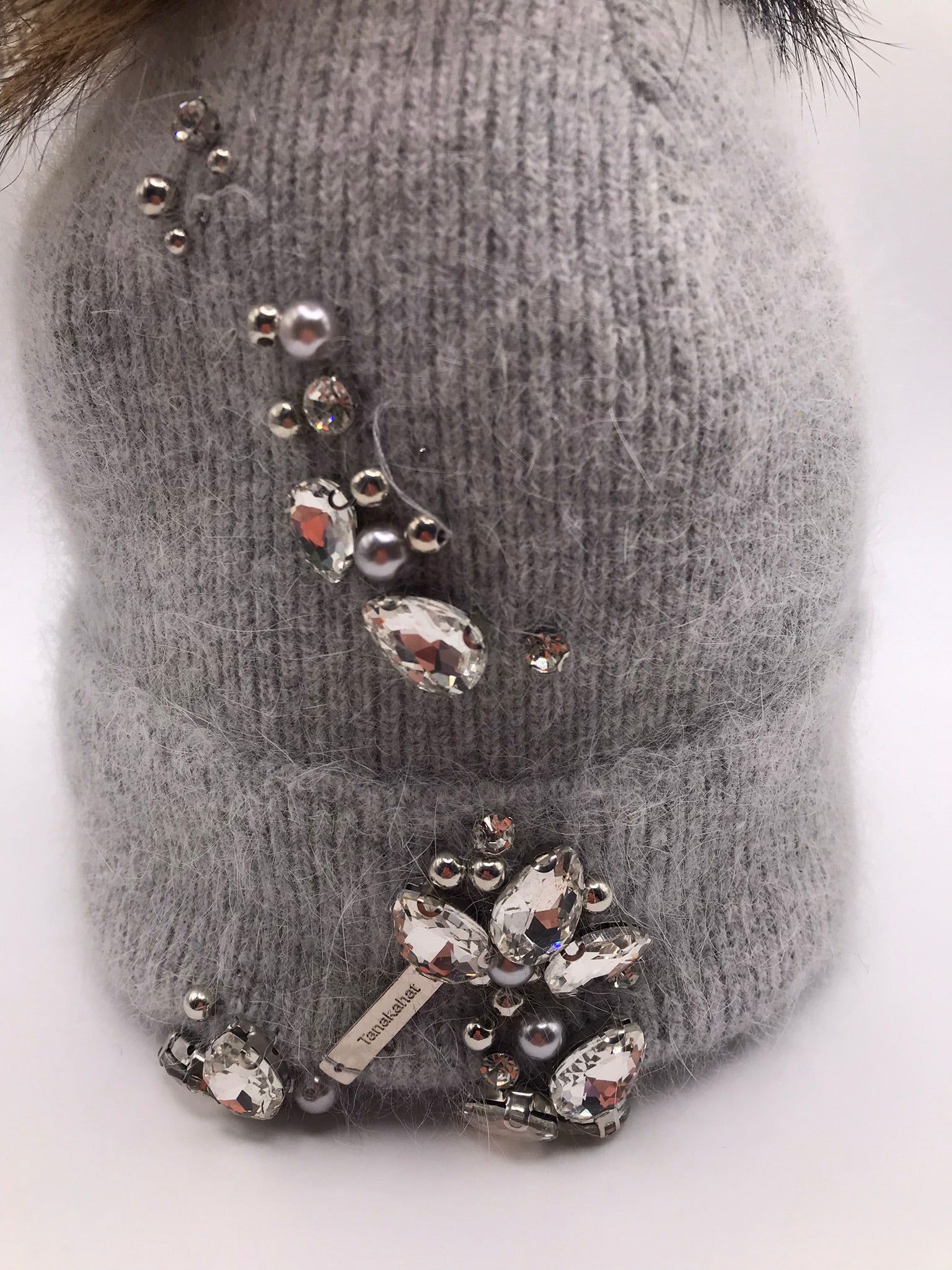 GORRO CINZA GELO POMPOM PELO CASTANHO TOUCA