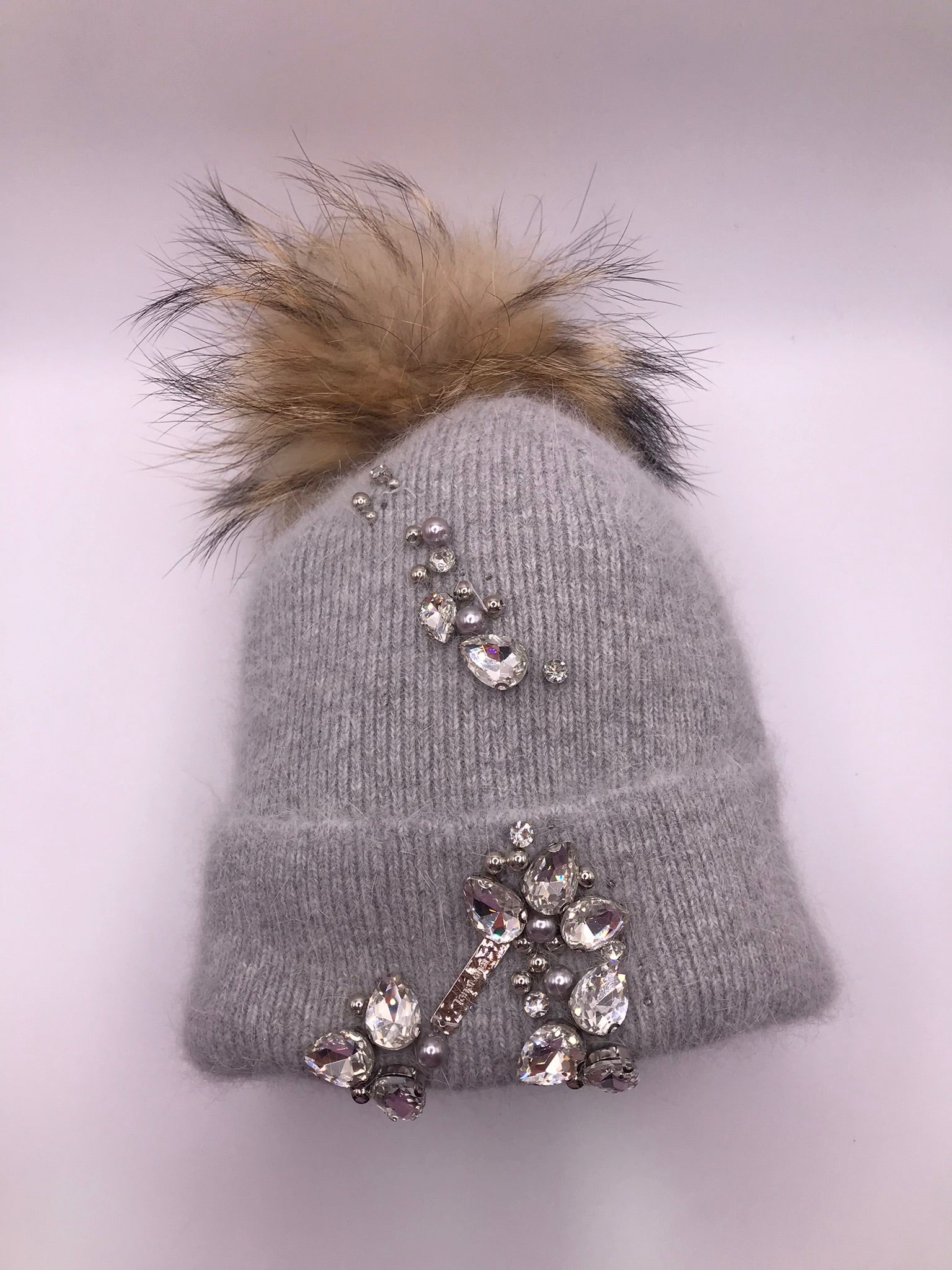 GORRO CINZA GELO POMPOM PELO CASTANHO TOUCA