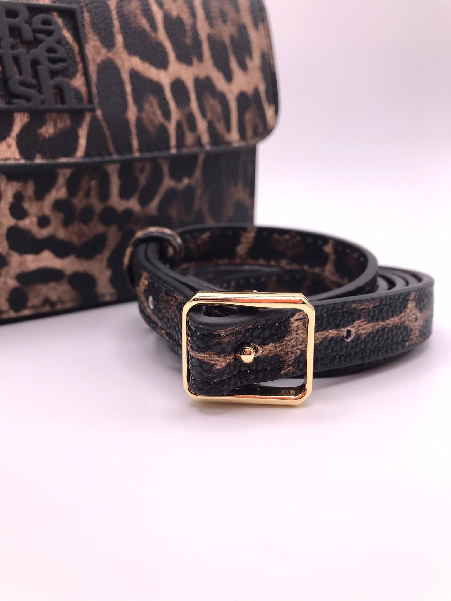 CLUCH REFRESH CASTANHO ESCURO PRETO ANIMAL PRINT TIGRESA ECO PELE LOGO FRONTAL ALÇA AJUSTÁVEL MALA
