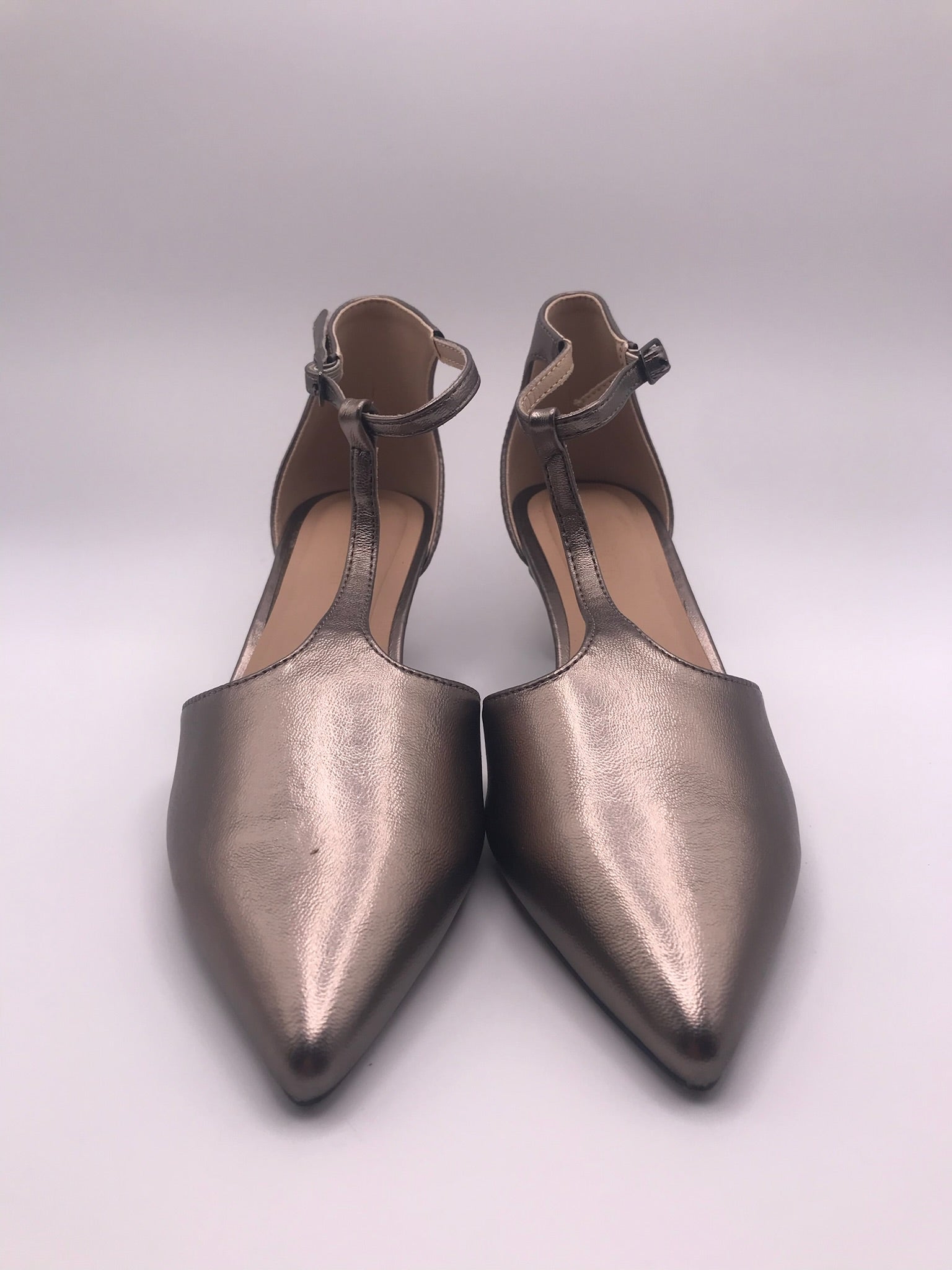 Sapatos de Salto Baixo Buonarotti Femininos em Tom Bronze Metalizado Grey, Sandálias de Biqueira Fina com Tira no Tornozelo, Calçado Elegante de Festa e Cerimónia.