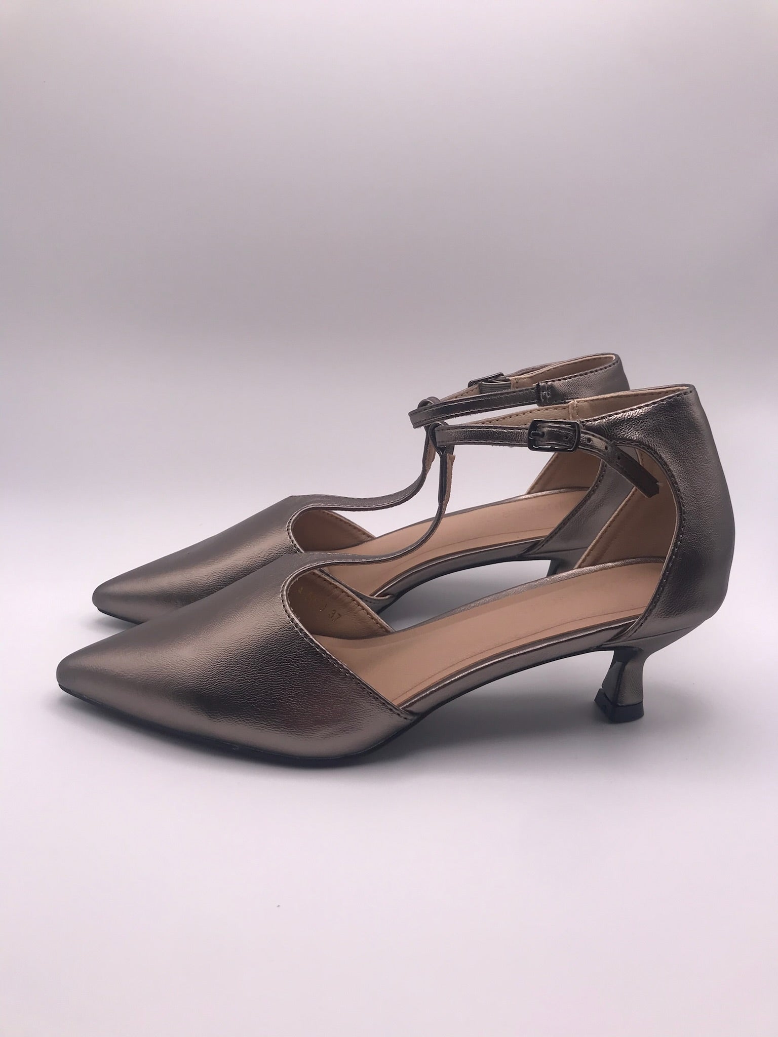 Sapatos de Salto Baixo Buonarotti Femininos em Tom Bronze Metalizado Grey, Sandálias de Biqueira Fina com Tira no Tornozelo, Calçado Elegante de Festa e Cerimónia.