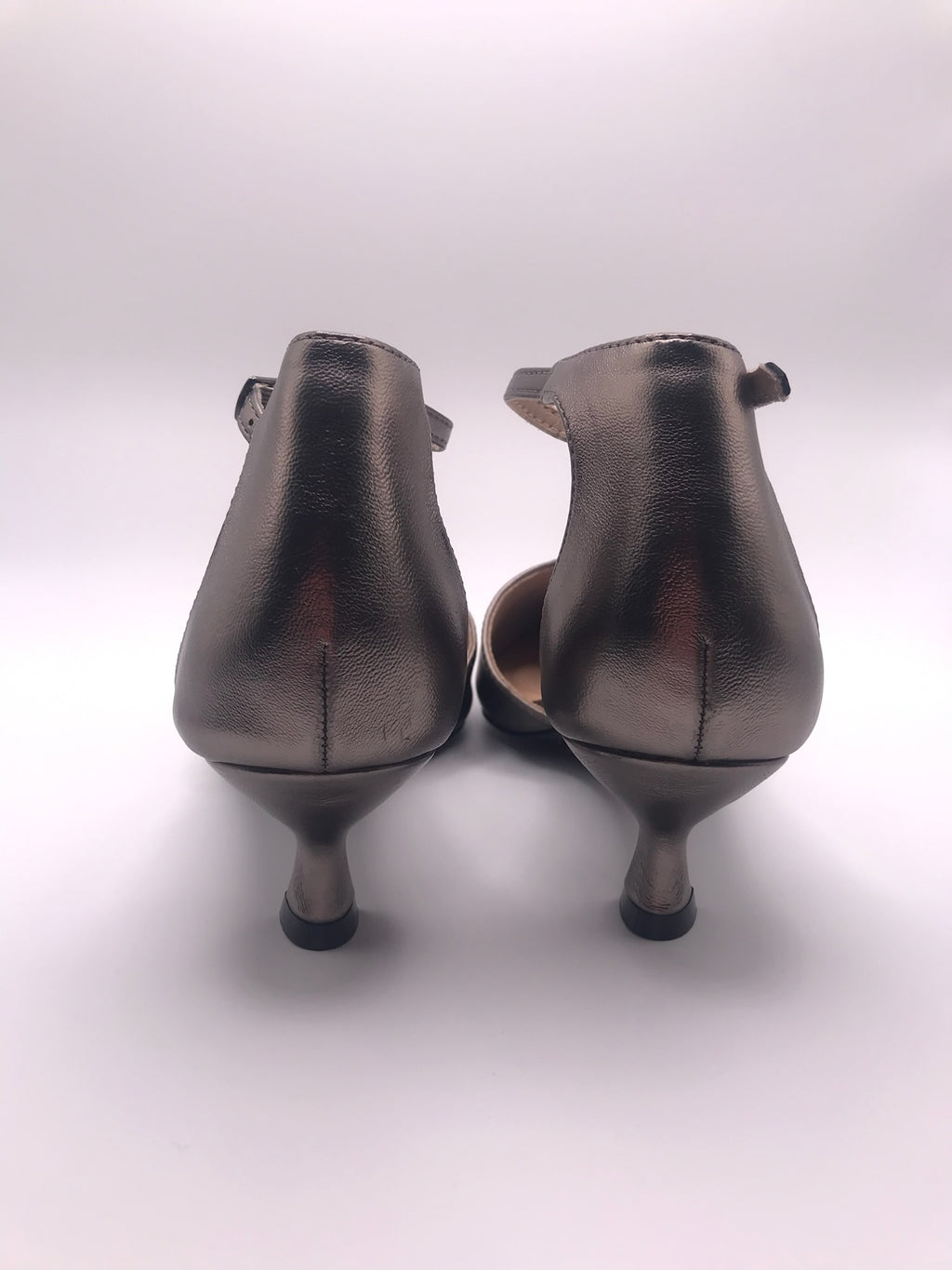 Sapatos de Salto Baixo Buonarotti Femininos em Tom Bronze Metalizado Grey, Sandálias de Biqueira Fina com Tira no Tornozelo, Calçado Elegante de Festa e Cerimónia.