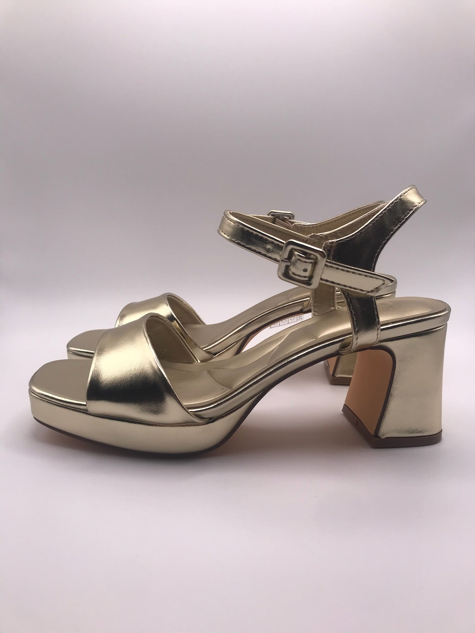 Sandálias de Salto Médio em Dourado Metalizado Buonarotti; Calçado Feminino com Plataforma e Tira no Tornozelo; Sapatos de Festa Elegantes e Confortáveis; Sandália Social para Cerimónias e Eventos em Portugal