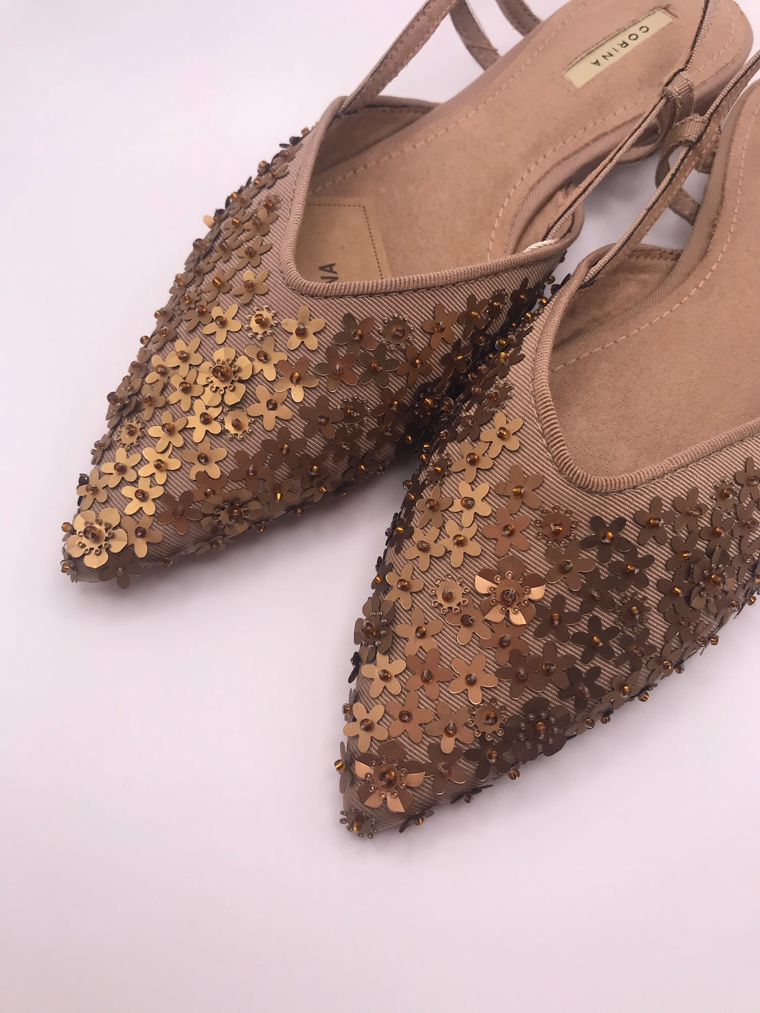 Sandálias Rasas Femininas Corina Com Brilho E Pedraria Flor Slingback Pontiaguda Sapatos Elegantes De Festa Cor Bege Bronze Tiras Ajustáveis Calçado Confortável Senhora