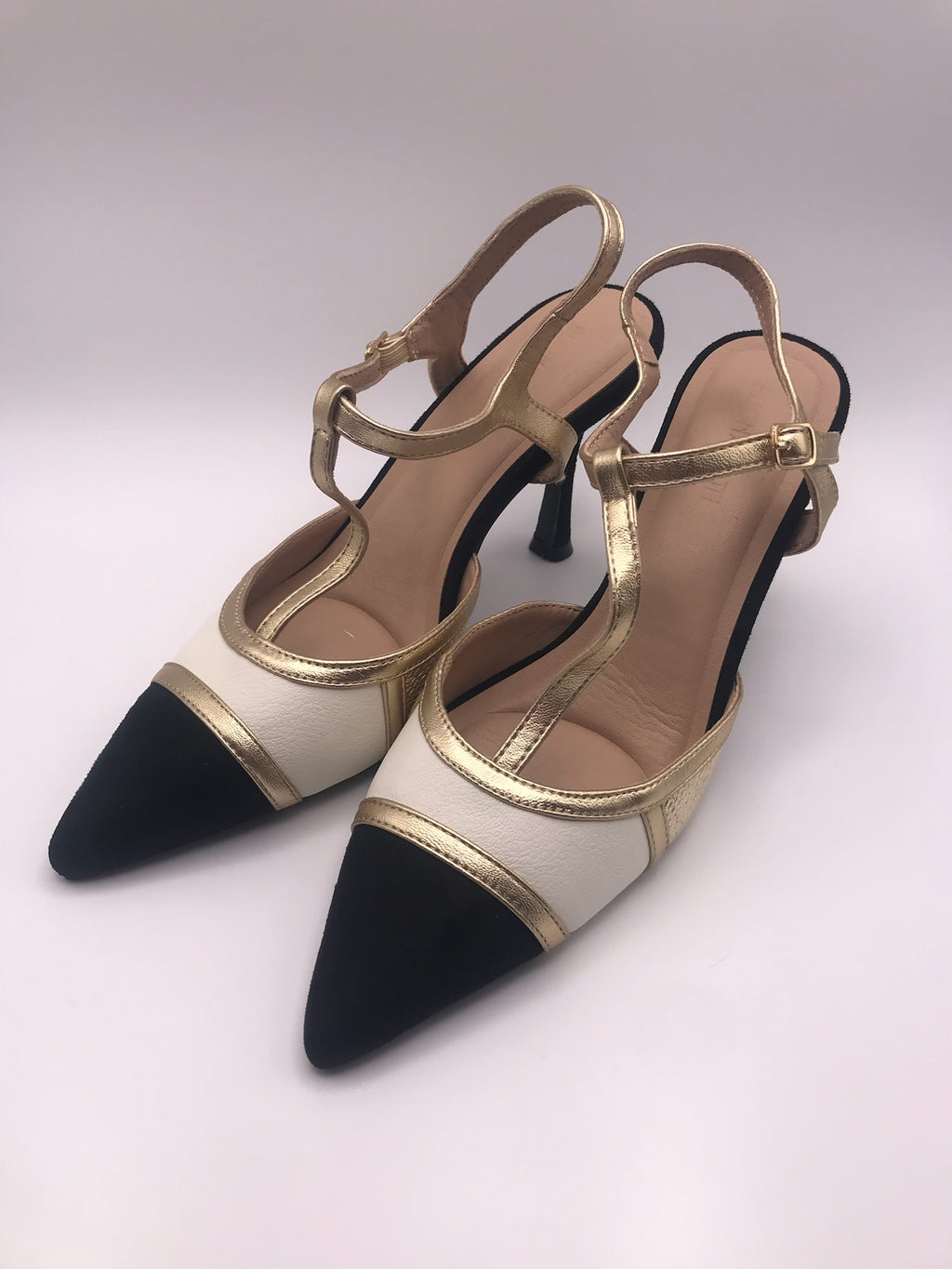 Sapatos de Salto Alto Elegantes Buonarotti com Tira em T, Sandálias de Ponta Fina em Bloco de Cores Preto Branco e Dourado, Calçado de Festa e Cerimónia Feminino Confortável