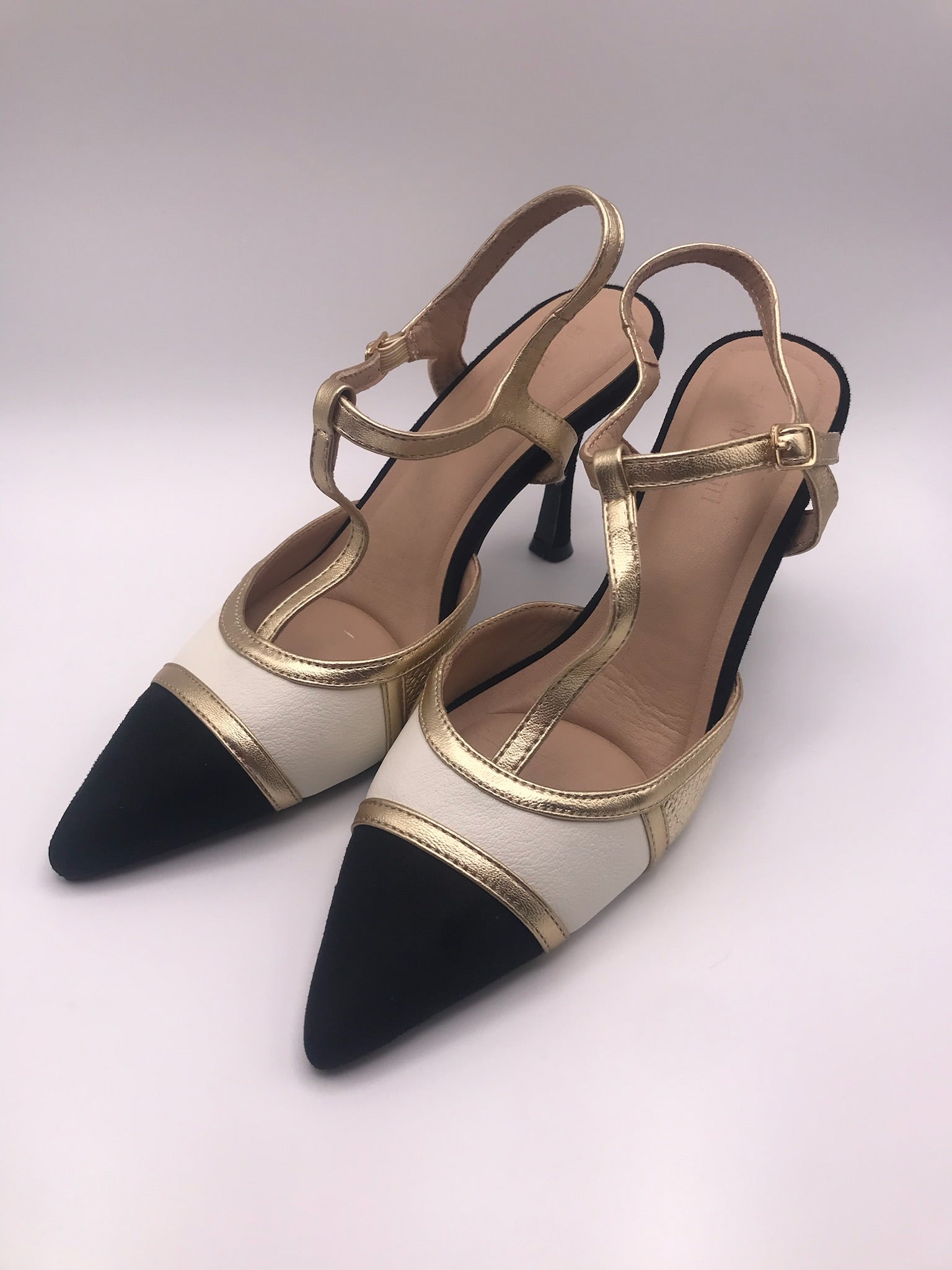 Sapatos de Salto Alto Elegantes Buonarotti com Tira em T, Sandálias de Ponta Fina em Bloco de Cores Preto Branco e Dourado, Calçado de Festa e Cerimónia Feminino Confortável