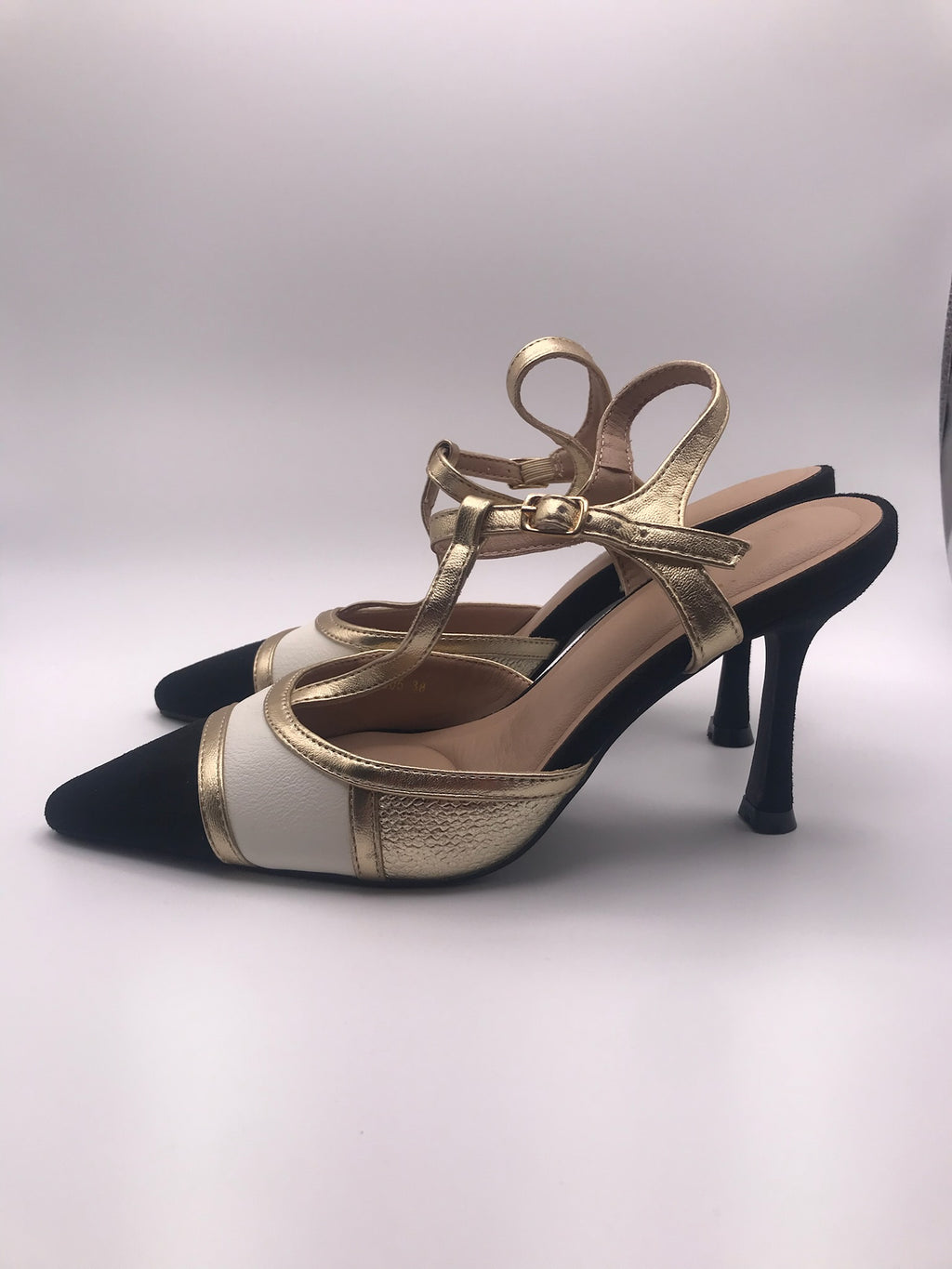 Sapatos de Salto Alto Elegantes Buonarotti com Tira em T, Sandálias de Ponta Fina em Bloco de Cores Preto Branco e Dourado, Calçado de Festa e Cerimónia Feminino Confortável