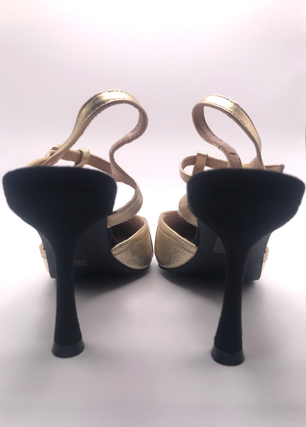 Sapatos de Salto Alto Elegantes Buonarotti com Tira em T, Sandálias de Ponta Fina em Bloco de Cores Preto Branco e Dourado, Calçado de Festa e Cerimónia Feminino Confortável