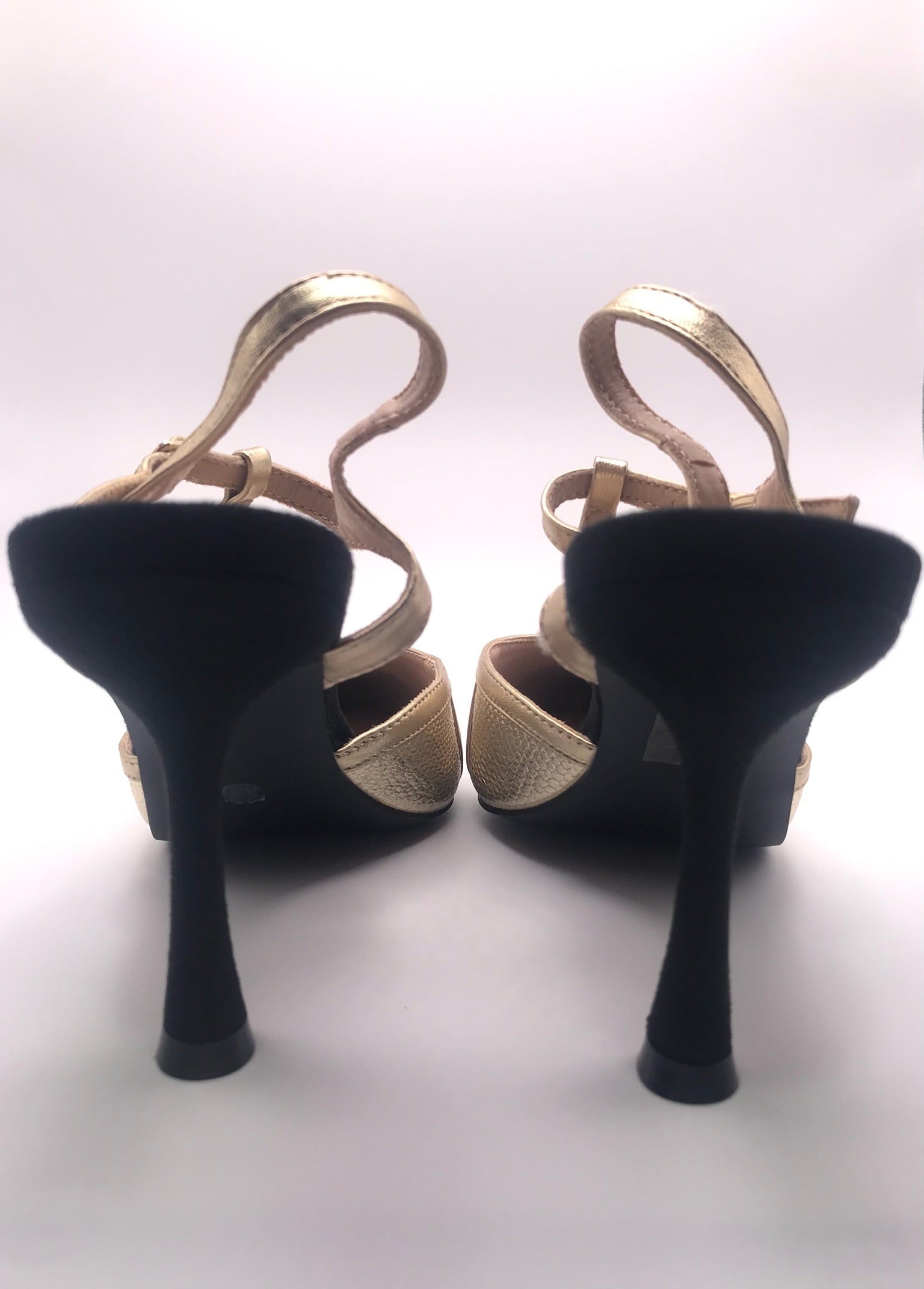 Sapatos de Salto Alto Elegantes Buonarotti com Tira em T, Sandálias de Ponta Fina em Bloco de Cores Preto Branco e Dourado, Calçado de Festa e Cerimónia Feminino Confortável