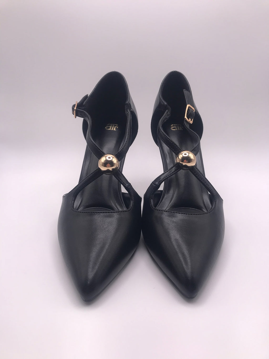 Sapato de Salto Alto Agulha Feminino Elegante Buonarotti, Scarpin de Ponta Fina com Tira Cruzada e Detalhe de Esfera Dourada, Calçado de Festa e Jantar Profissional Confortável em Preto