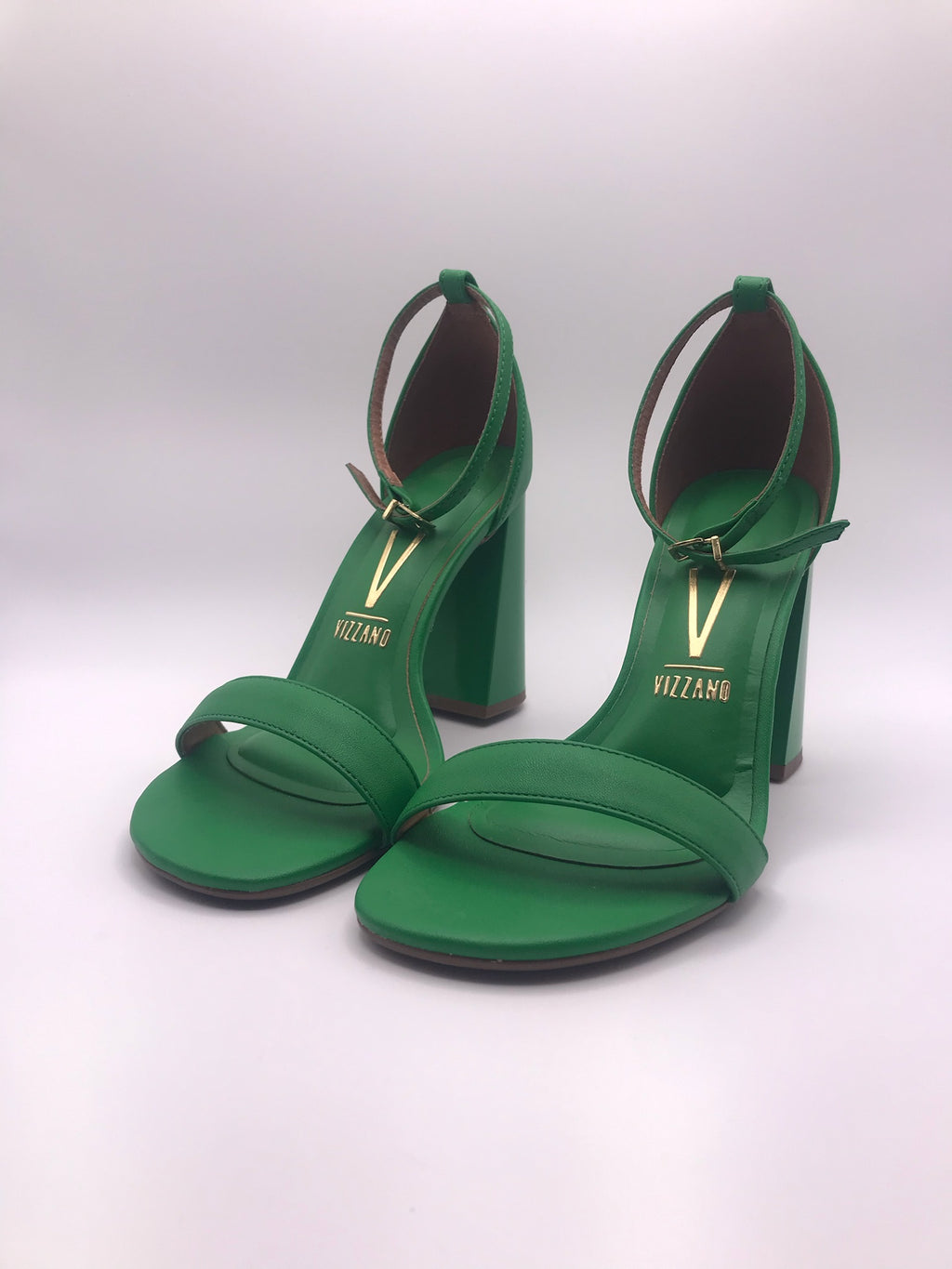 Sandália Vizzano Salto Bloco Alto; Calçado Feminino Verde Bandeira; Sapato Gisele com Tira no Tornozelo e Palmilha Confortável