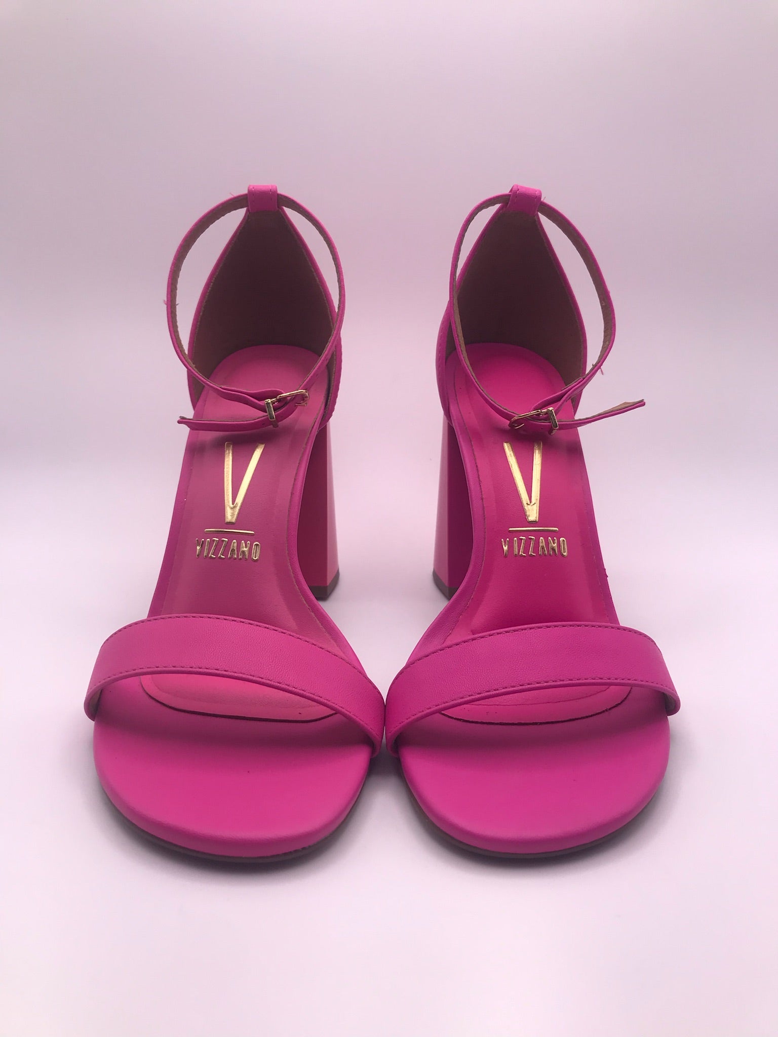 Sandália Vizzano Salto Bloco Alto; Calçado Feminino Rosa Pink Vibrante; Sapato com Pulseira no Tornozelo para Festas e Look Casual Chic