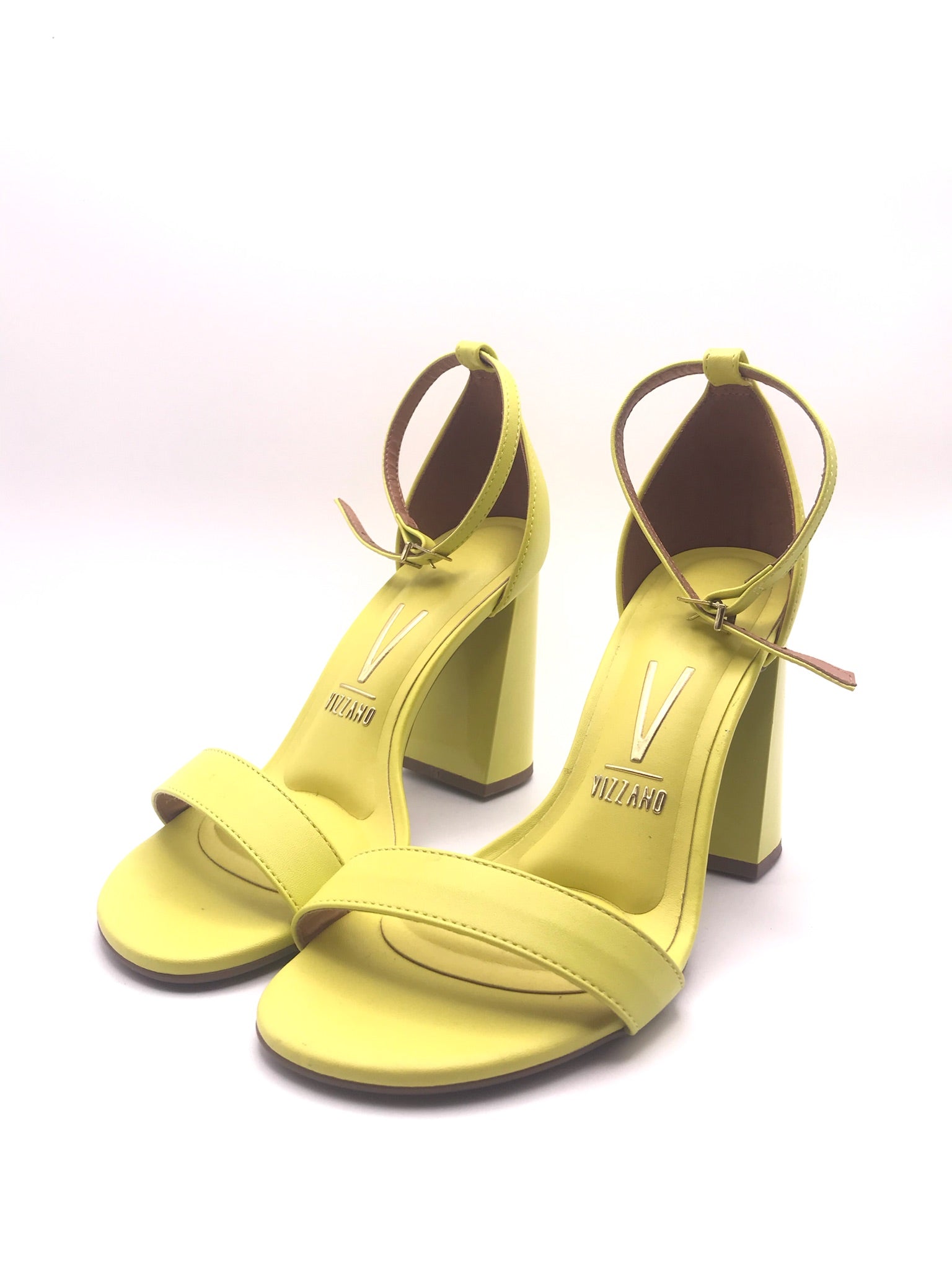 Sandália Vizzano Salto Bloco Alto; Calçado Feminino Amarelo Neon Tendência; Sapato com Tira no Tornozelo para Verão e Balada