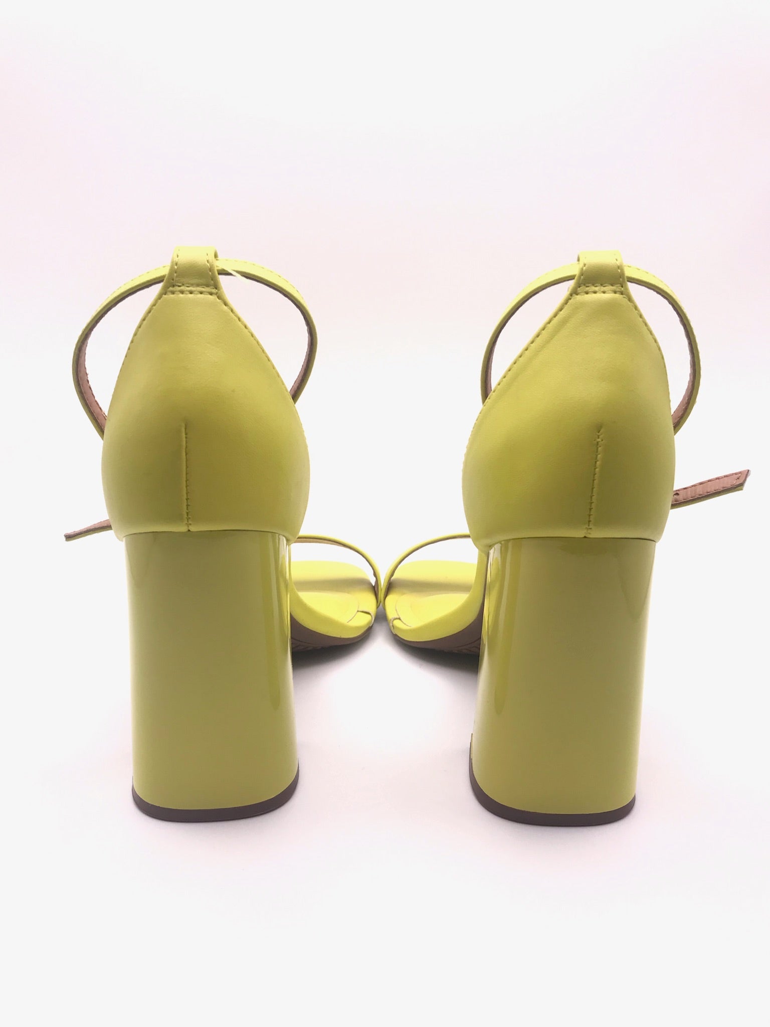 Sandália Vizzano Salto Bloco Alto; Calçado Feminino Amarelo Neon Tendência; Sapato com Tira no Tornozelo para Verão e Balada