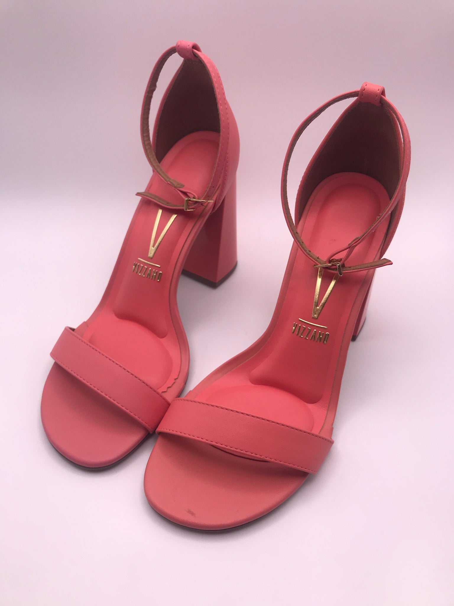 Sandália Vizzano Salto Bloco Alto; Calçado Feminino Rosa Salmon Coral Chic; Sapato com Tira no Tornozelo para Festas e Eventos Sociais