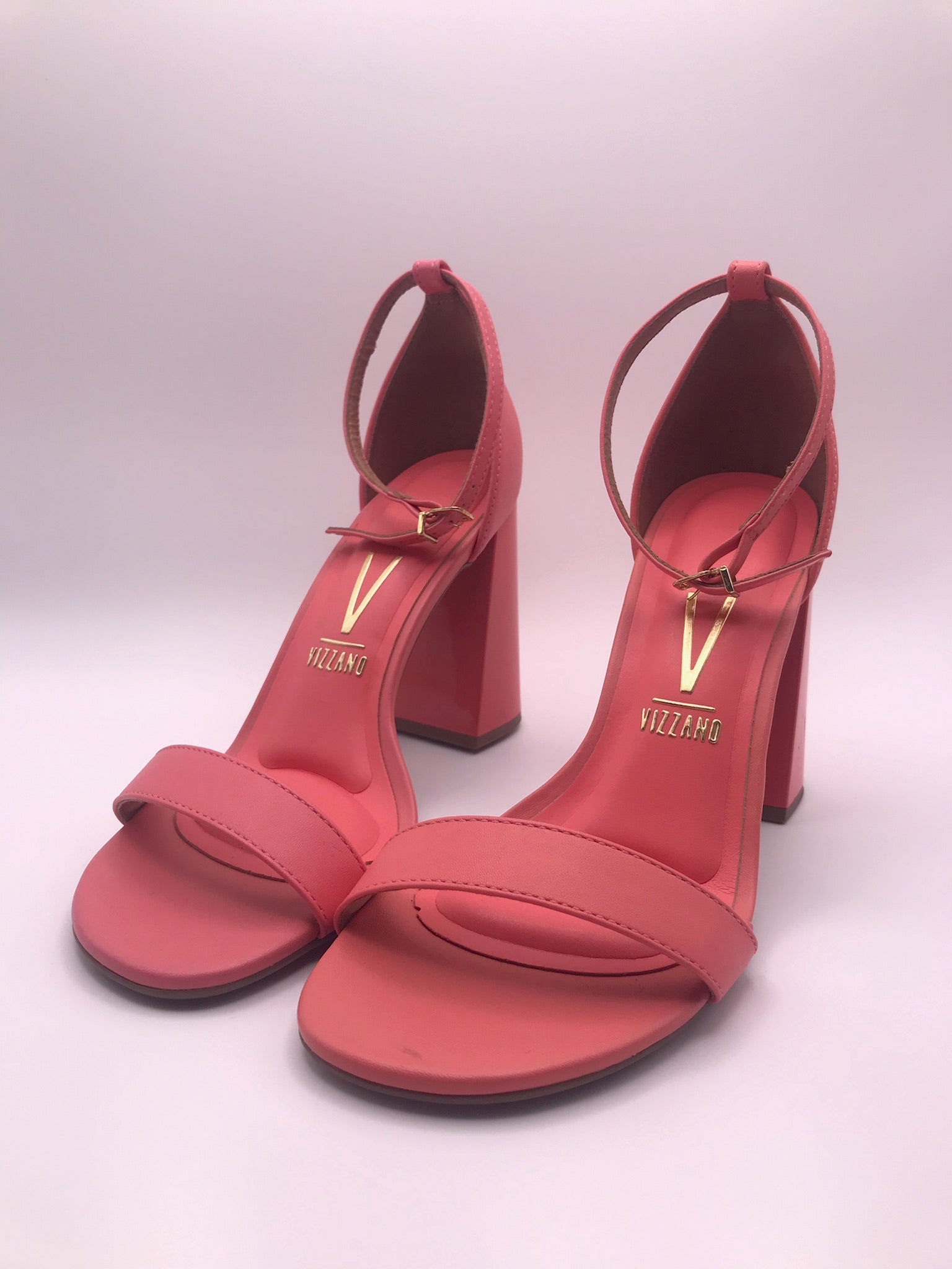 Sandália Vizzano Salto Bloco Alto; Calçado Feminino Rosa Salmon Coral Chic; Sapato com Tira no Tornozelo para Festas e Eventos Sociais