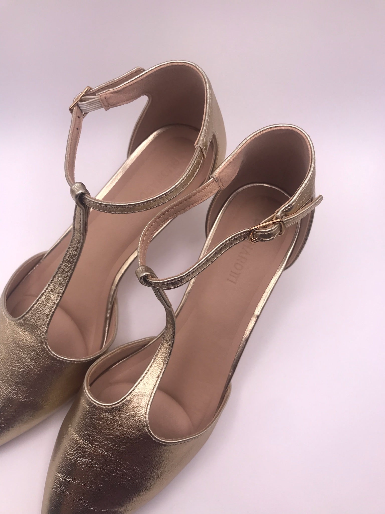 Sapatos de Salto Baixo Buonarotti Kitten Dourados com T-Strap Elegante; Biqueira Fina Senhora Vestuário Formal Casamento Festa Confortável