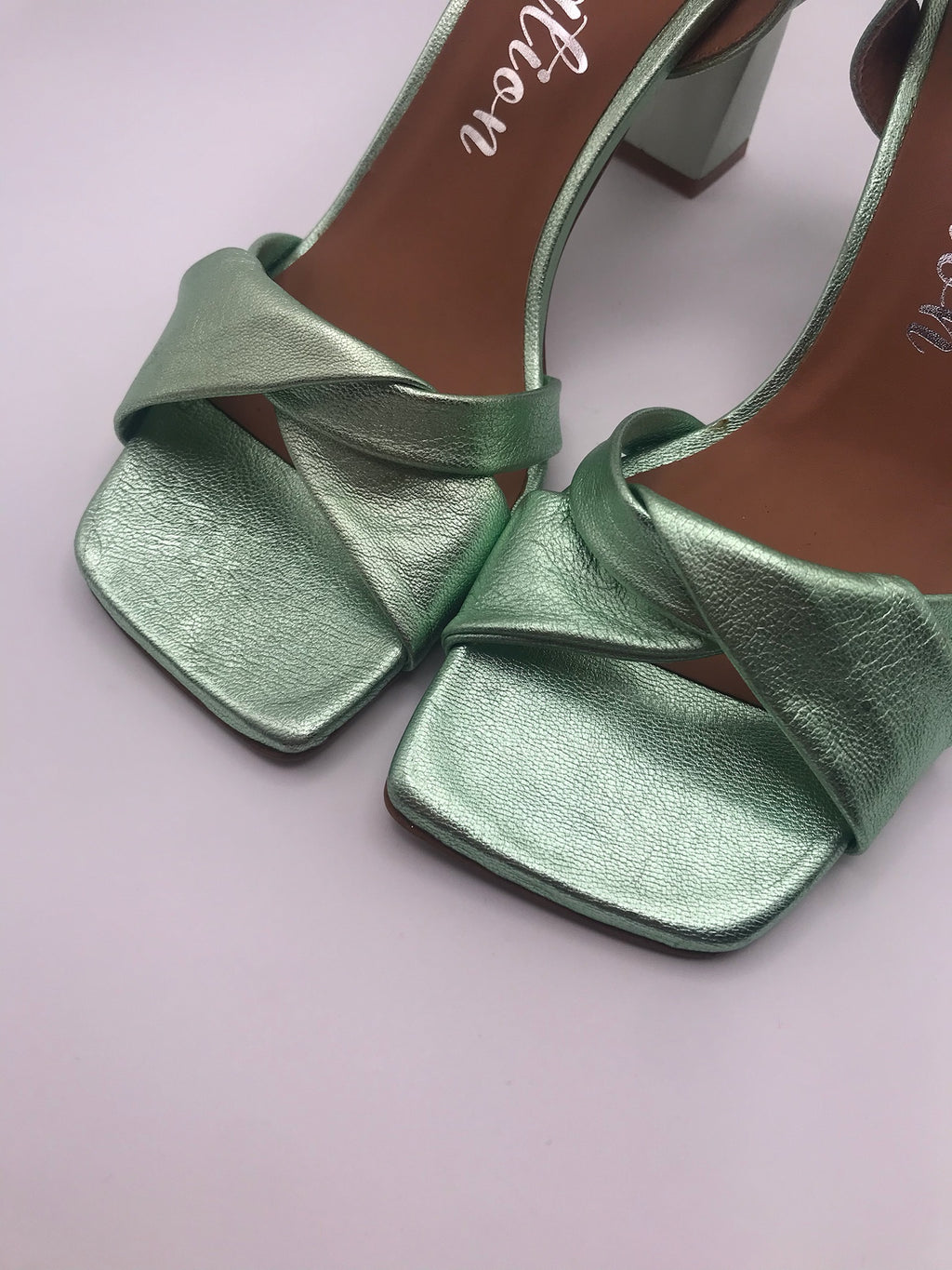 Sandálias Innovation Salto Médio Bloco Verde Menta Metalizado Couro Legítimo; Sapato Feminino Festa Confortável Bico Quadrado; Tira no Tornozelo Primavera Verão Portugal
