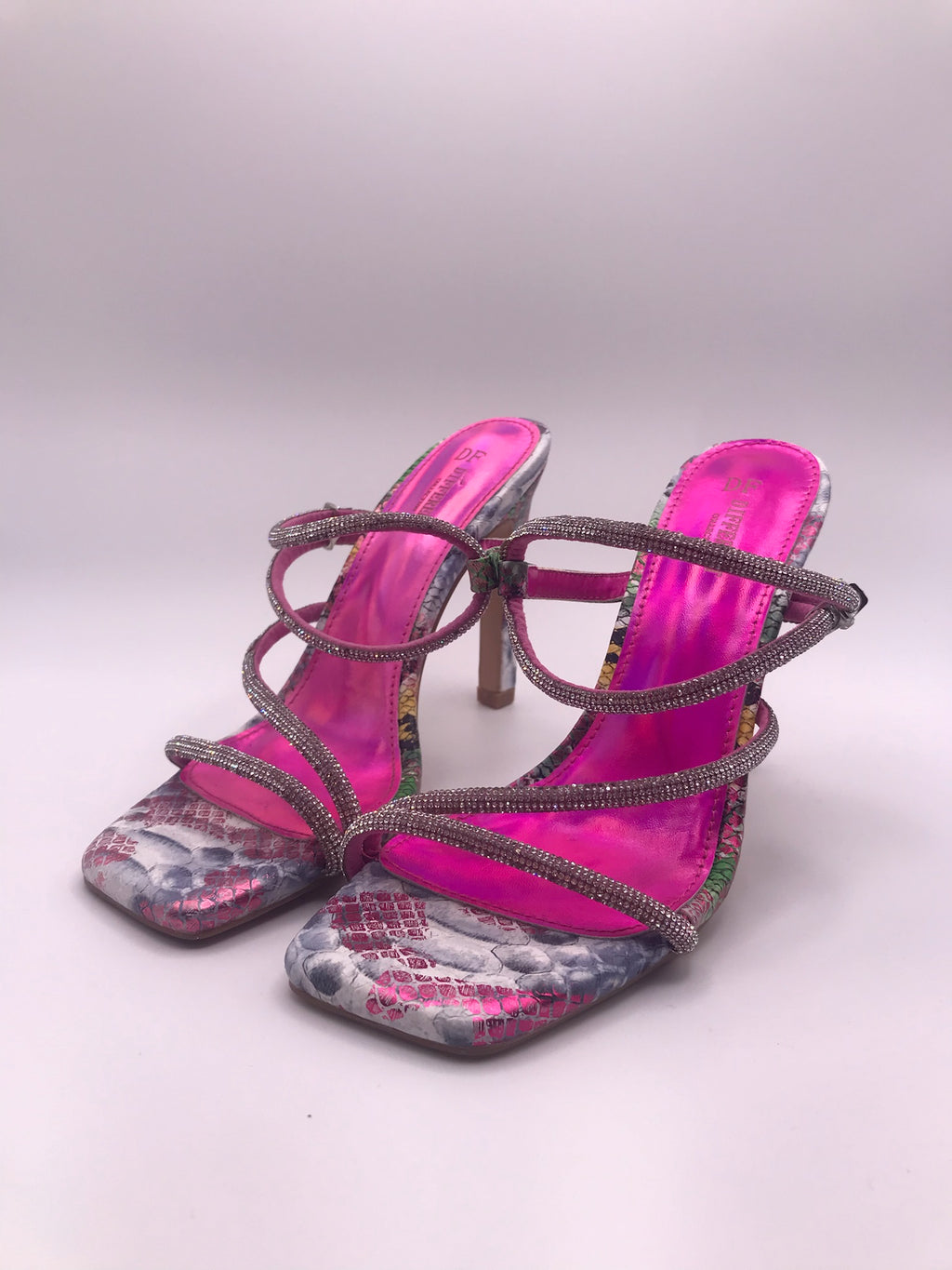 Sandálias DF Different Mule Salto Alto Fino com Brilhantes e Strass; Sapato Feminino Festa Estampado Multicolorido Bico Quadrado; Sandália de Luxo Confortável Tendência