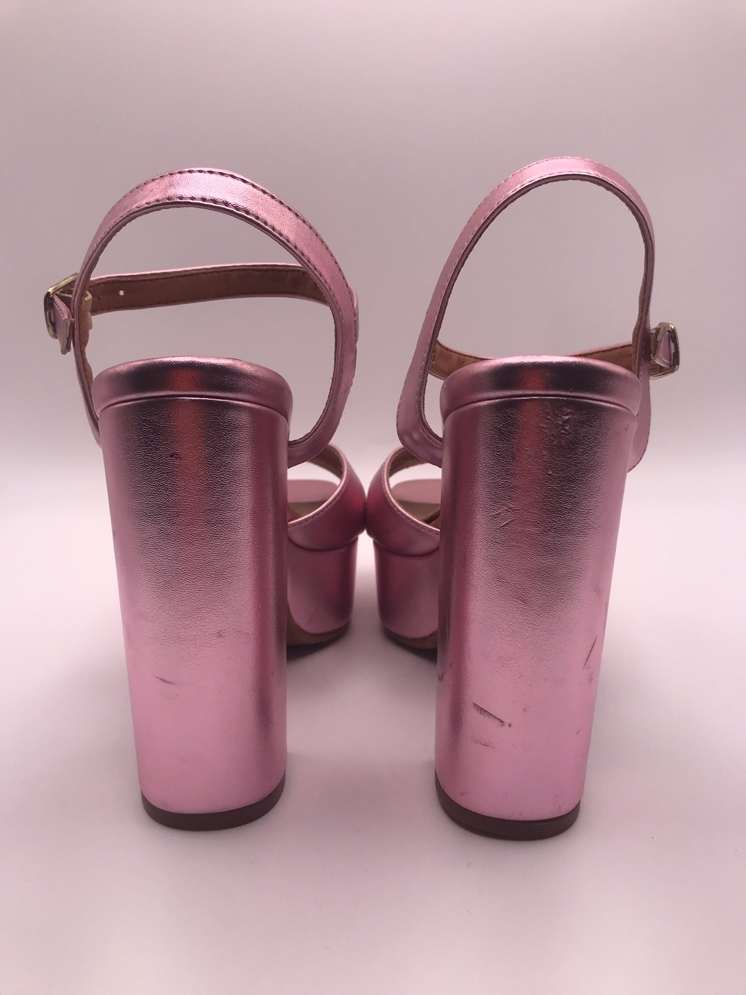 Sandálias de Salto Alto Daniela Vega Rosa Metalizado com Plataforma e Tira no Tornozelo; Sapatos de Festa e Cerimónia Elegantes em Pele de Alta Qualidade