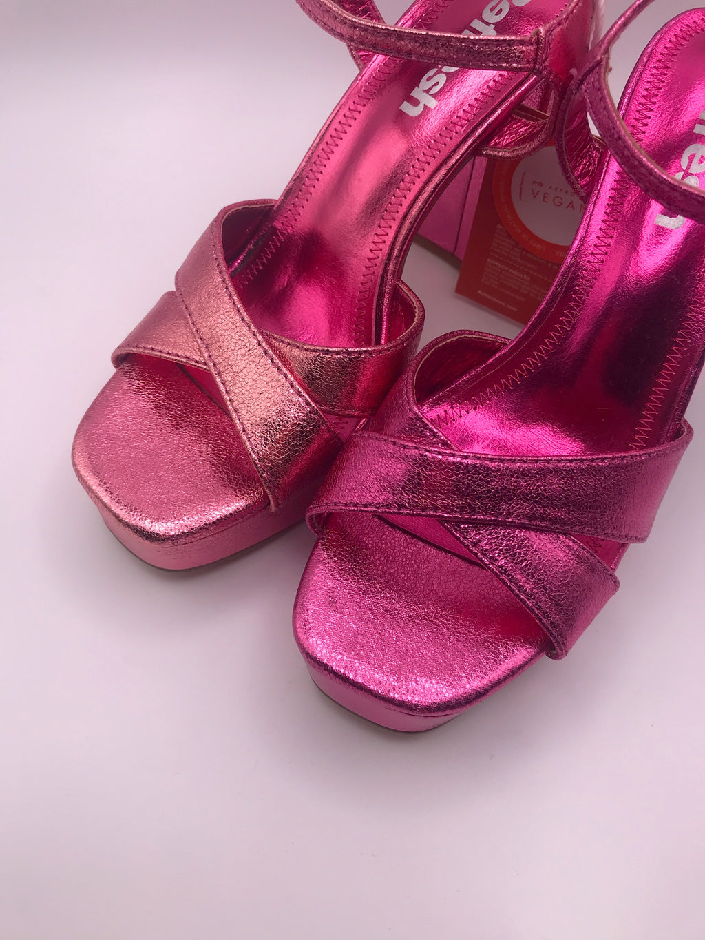 Sandálias Plataforma Refresh Salto Grosso Rosa Metalizado; Brilhantes com Fivela e Tiras Cruzadas para Mulher